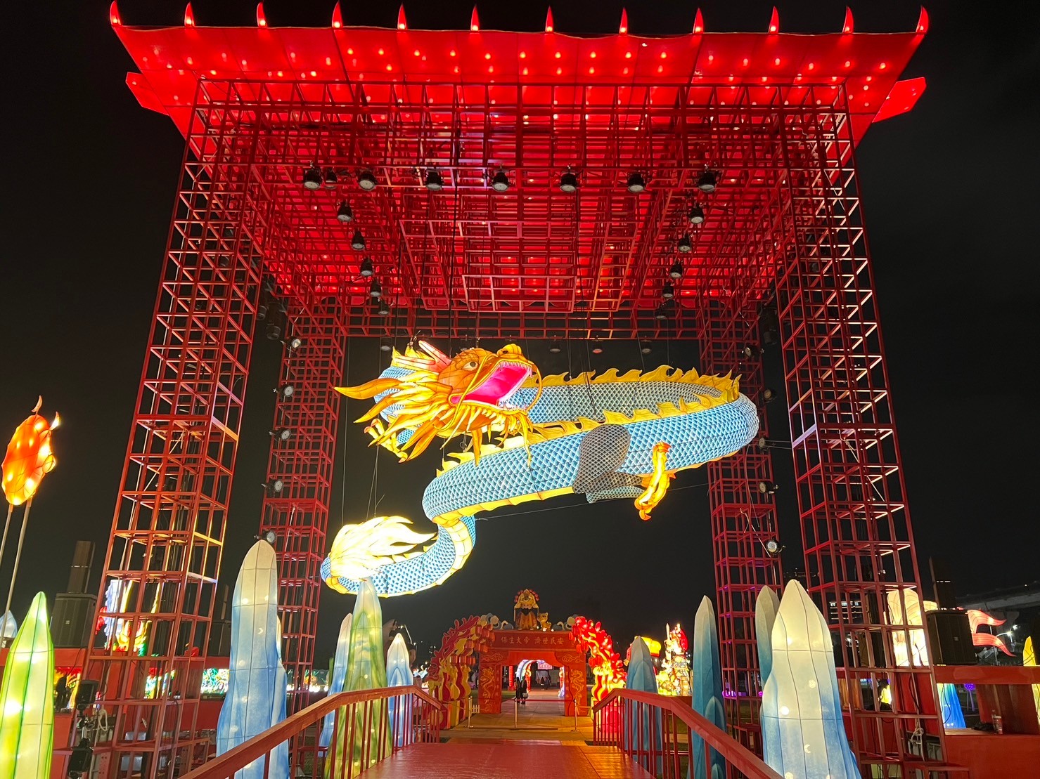 12米龍宮青龍騰空幻化驚豔全場
