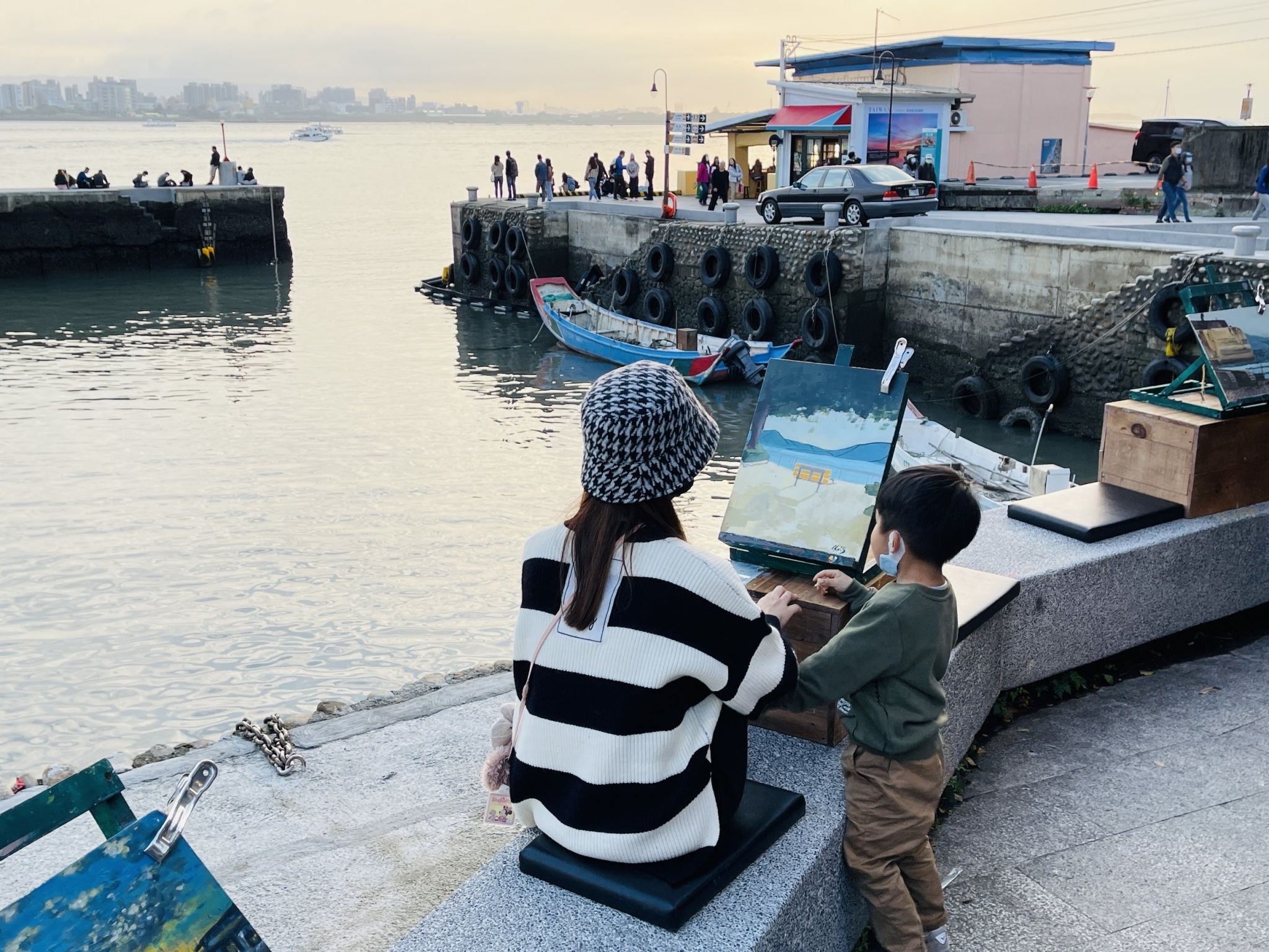 圖9_淡水第一漁港港畔享受畫畫樂趣