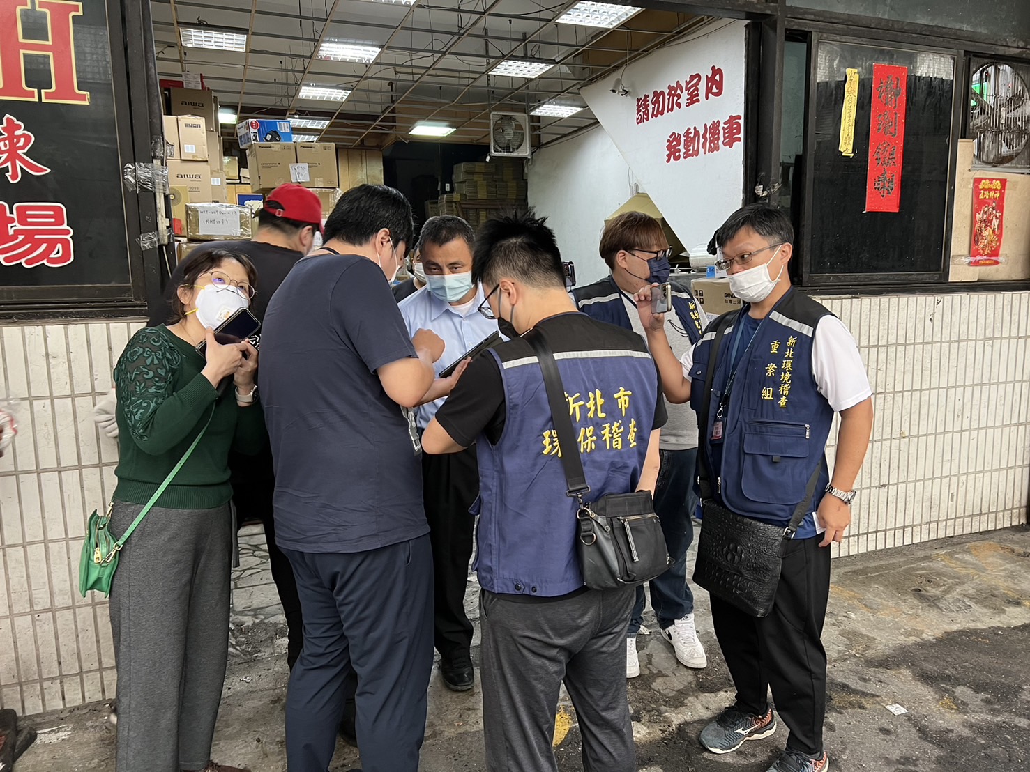 針對業者公司內部堆置易燃物導致悶燒之管理疏失，環保局已依空污法告發