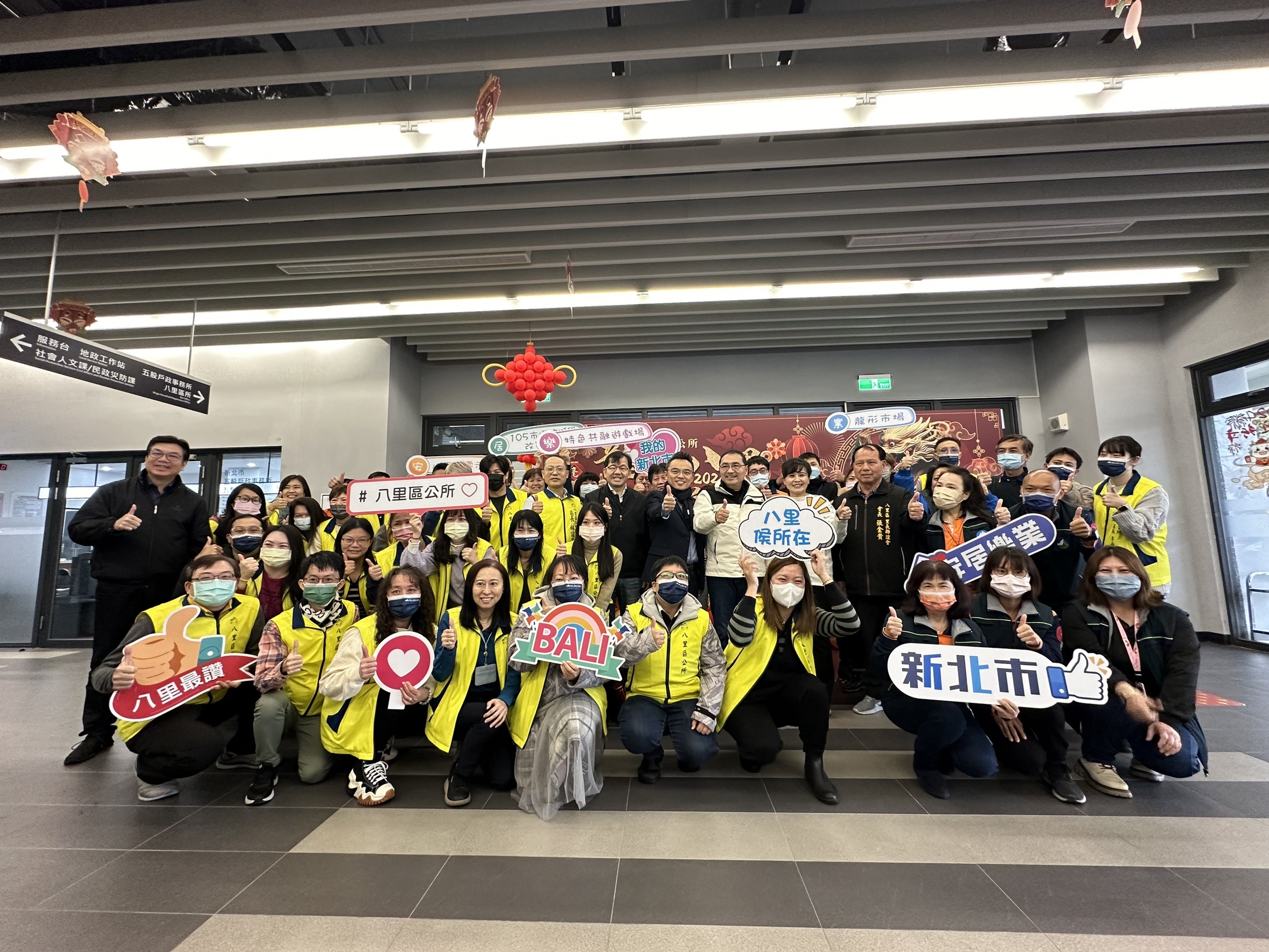 侯友宜今(27)日啟動農曆年後首場行動治理，上午率市府團隊至八里區公所與里長座談。