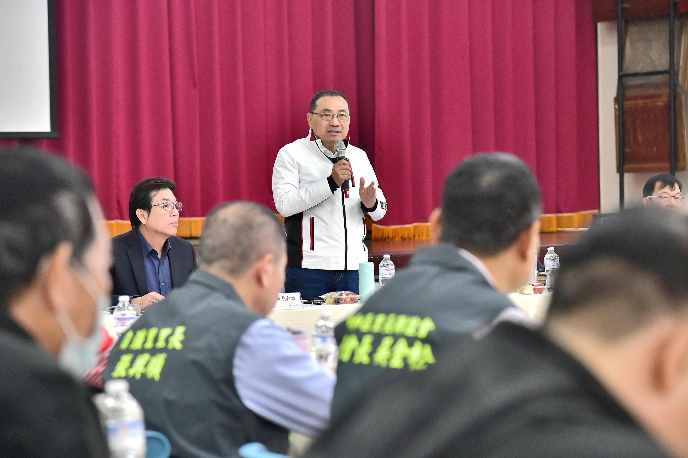 侯友宜市長今（4）日率市府團隊至中和區進行行動治理座談會。