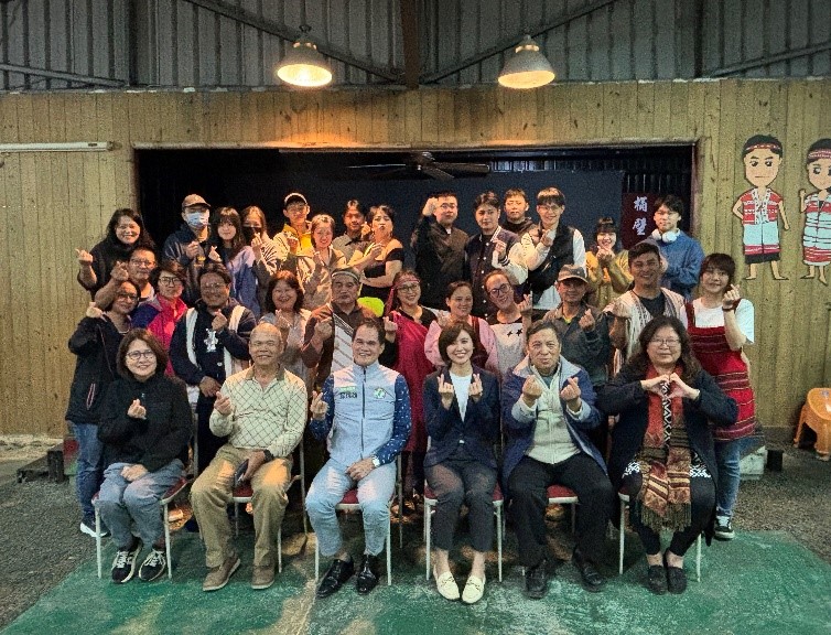 ▲今年度首場原青小聚在桶壁部落的獵人雜貨店舉行，原青們共襄盛舉。(圖/新北市政府原民局提供)