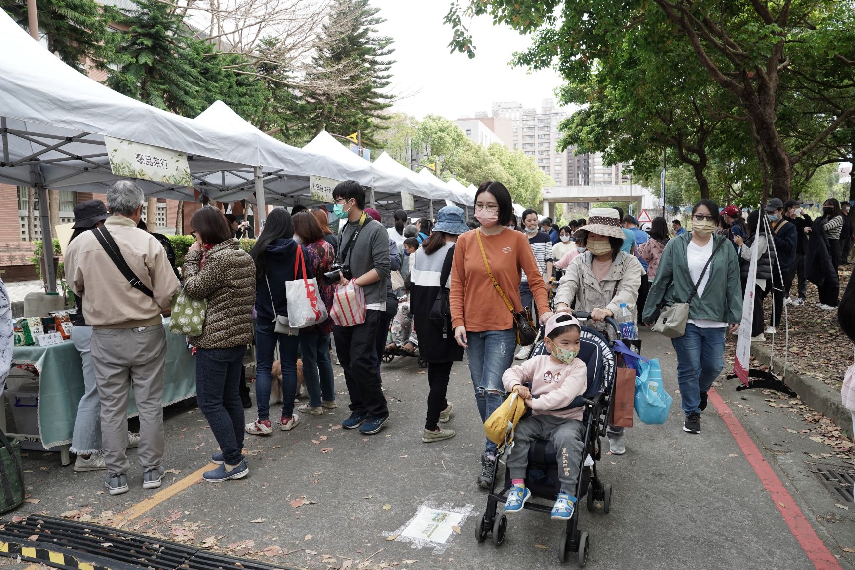  周末兩天三峽綠茶季共有80攤特色攤位