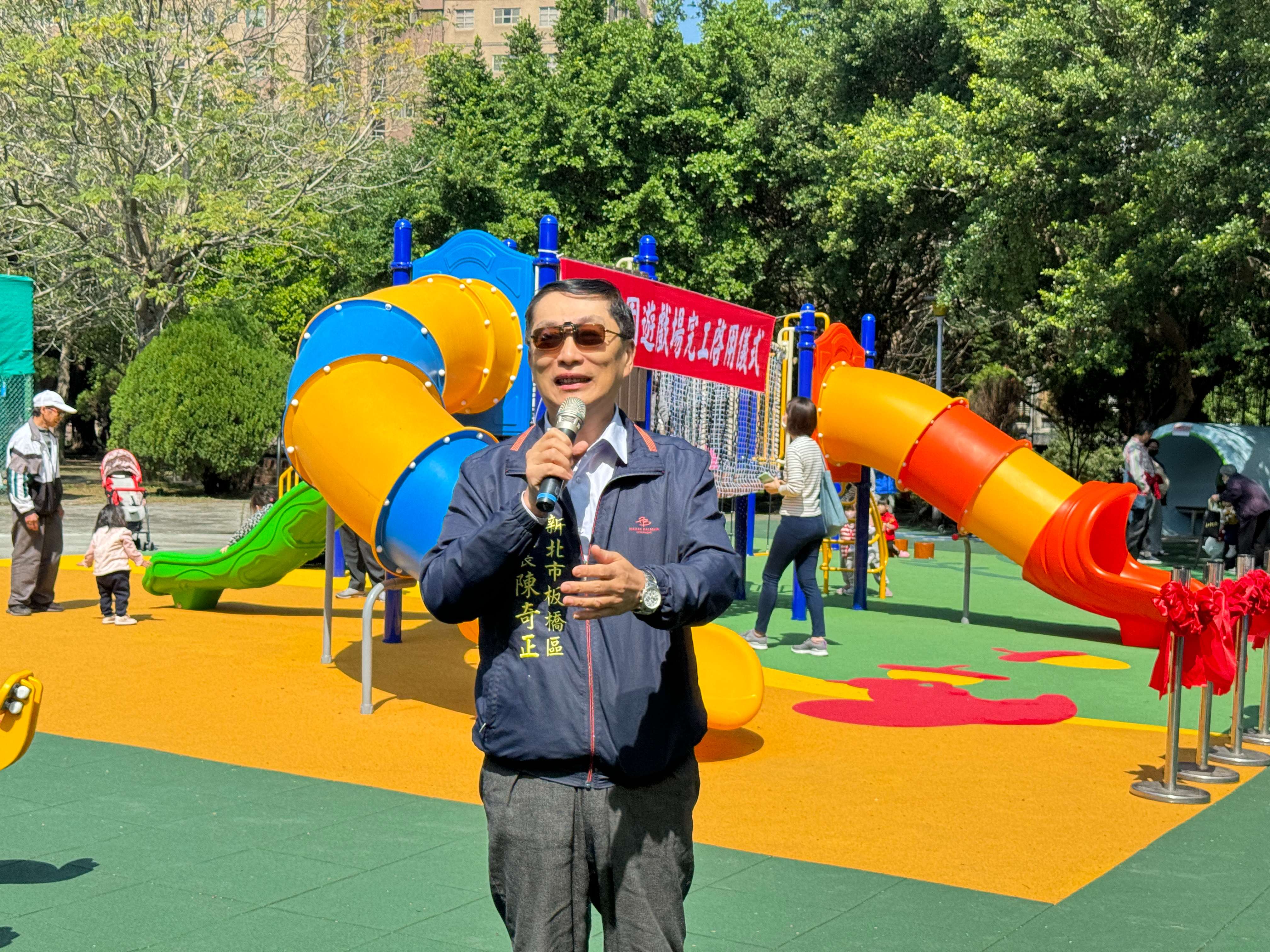 陳奇正區長致邀請大家來八德公園遊戲場遊玩