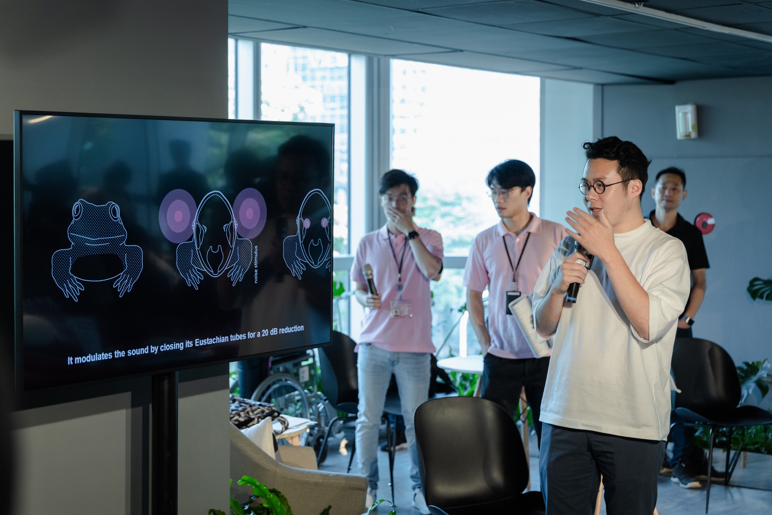 2023年競賽邀請「綠亦公司」賴弘翌執行長進行演講。