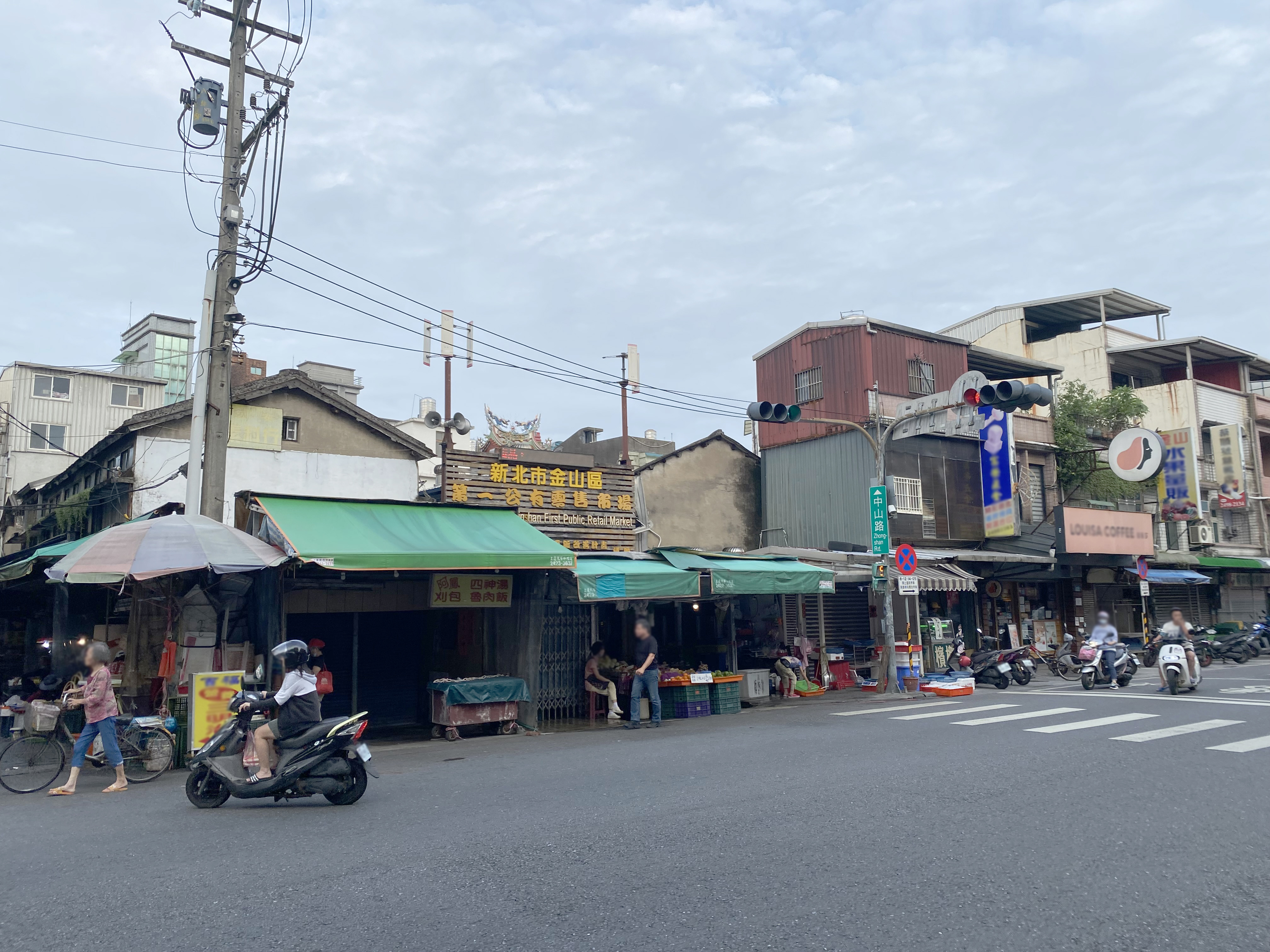 圖一：街道狹窄且缺乏友善的開放空間，未符市場應有之機能