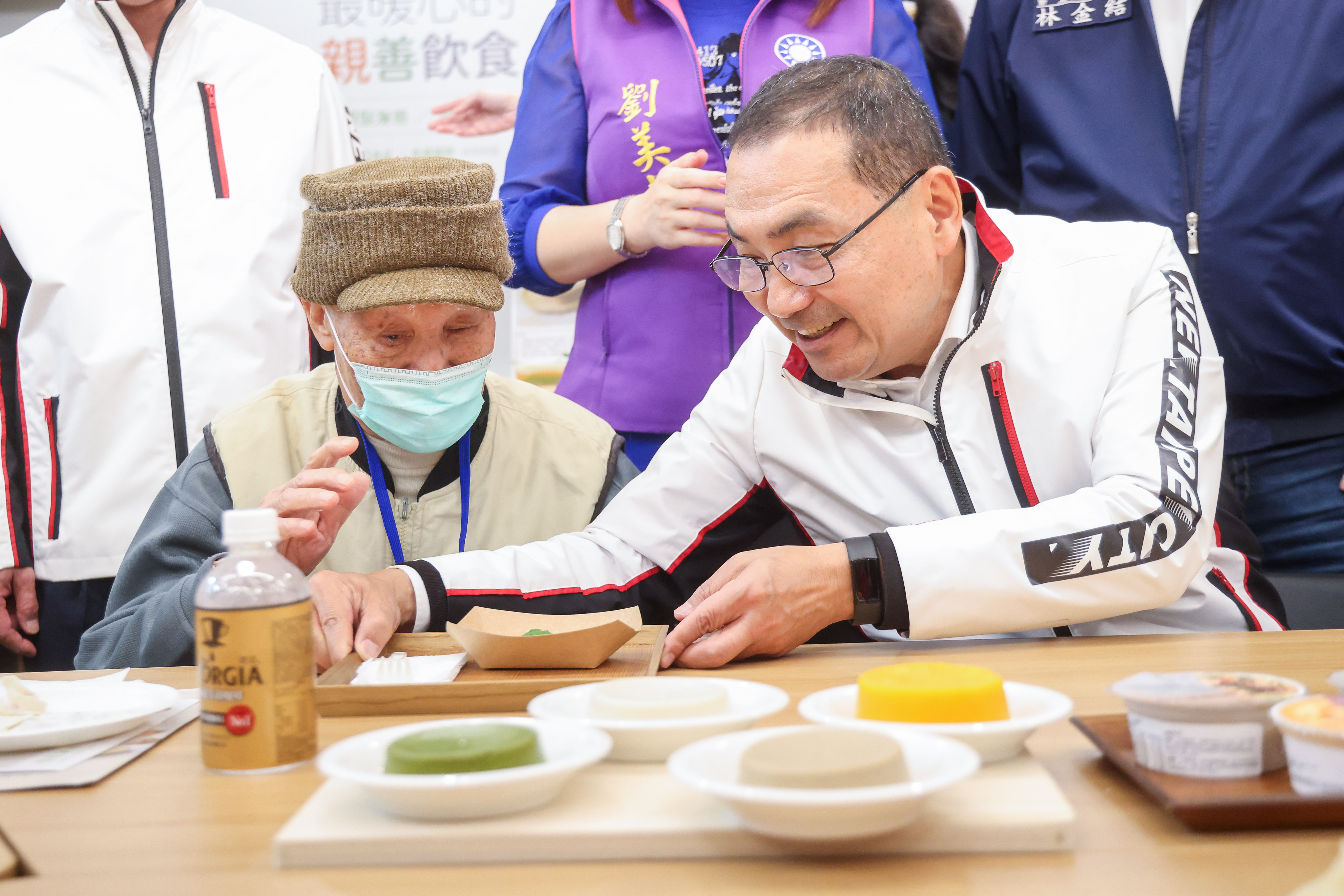 新北市持續推動高齡照顧政策，侯友宜宣布2024年90家日照中心達標