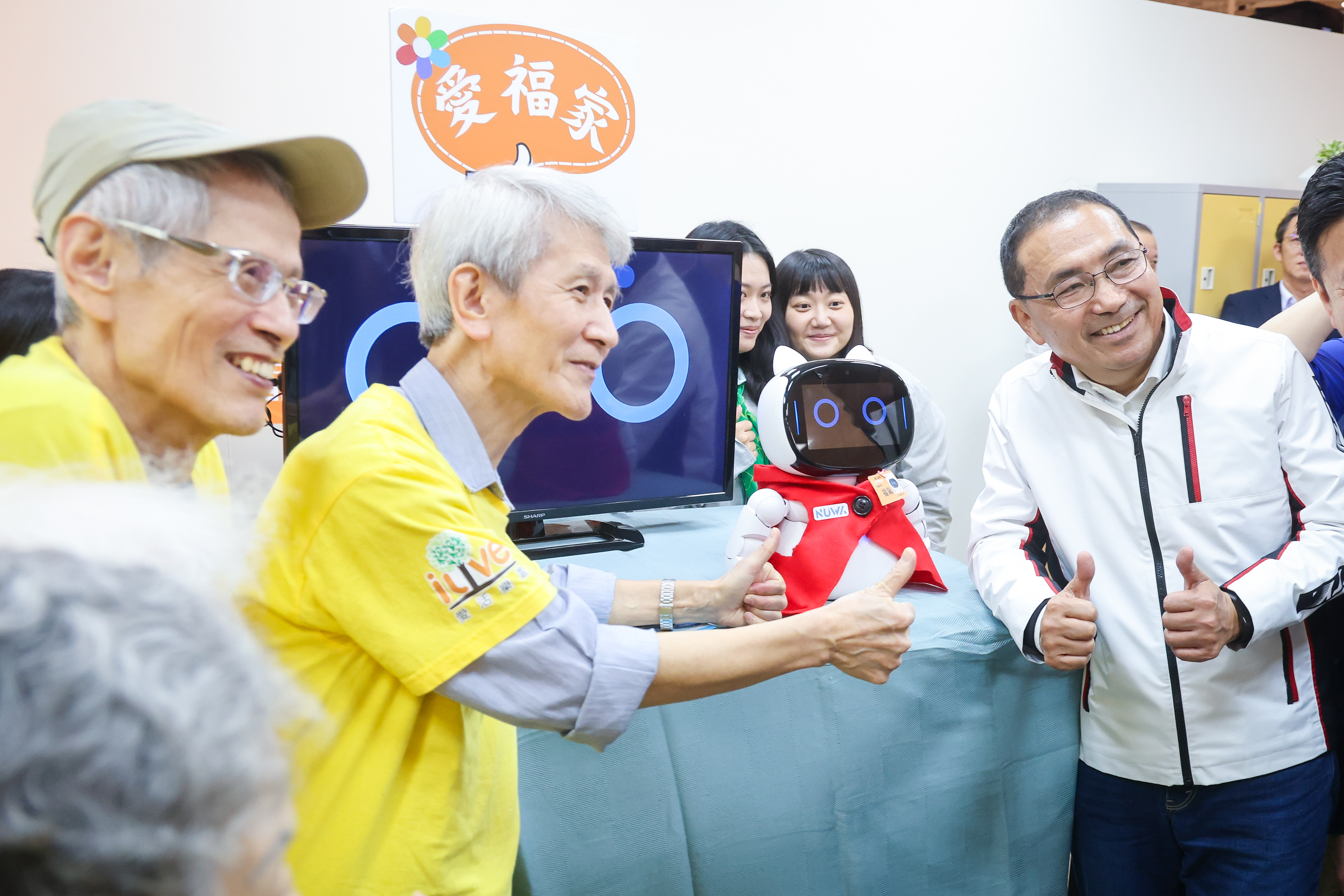 土城員和社會住宅設置「暖時光日照中心」，讓居住在社宅及附近的長輩得到最妥善的照顧