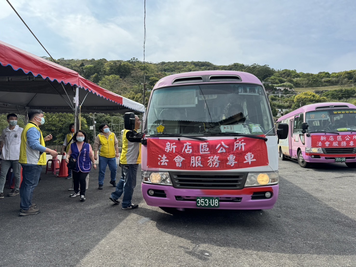 呼籲民眾搭乘大眾運輸、接駁專車前往或分流掃墓，以確保清明期間的交通順暢。