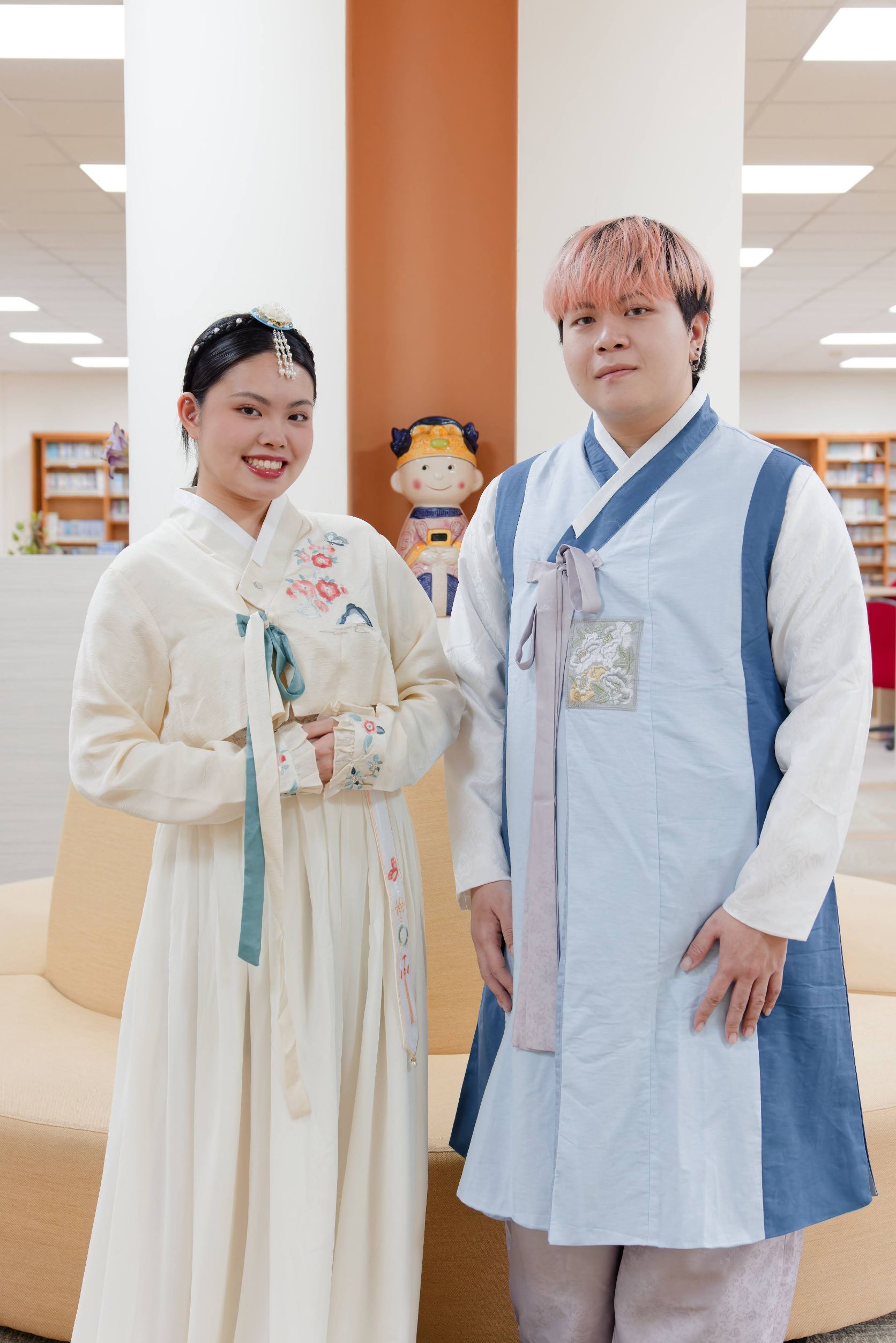 新北多元文化節3月30日「舞島動起來」，中華科大推出世界服裝體驗活動（照片提供：中華科技大學） (2)