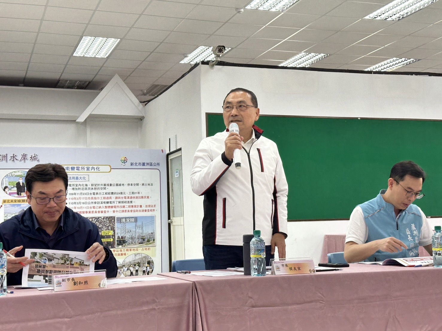 新北市長侯友宜今（28）日率市府團隊至蘆洲區與里長面對面座談。