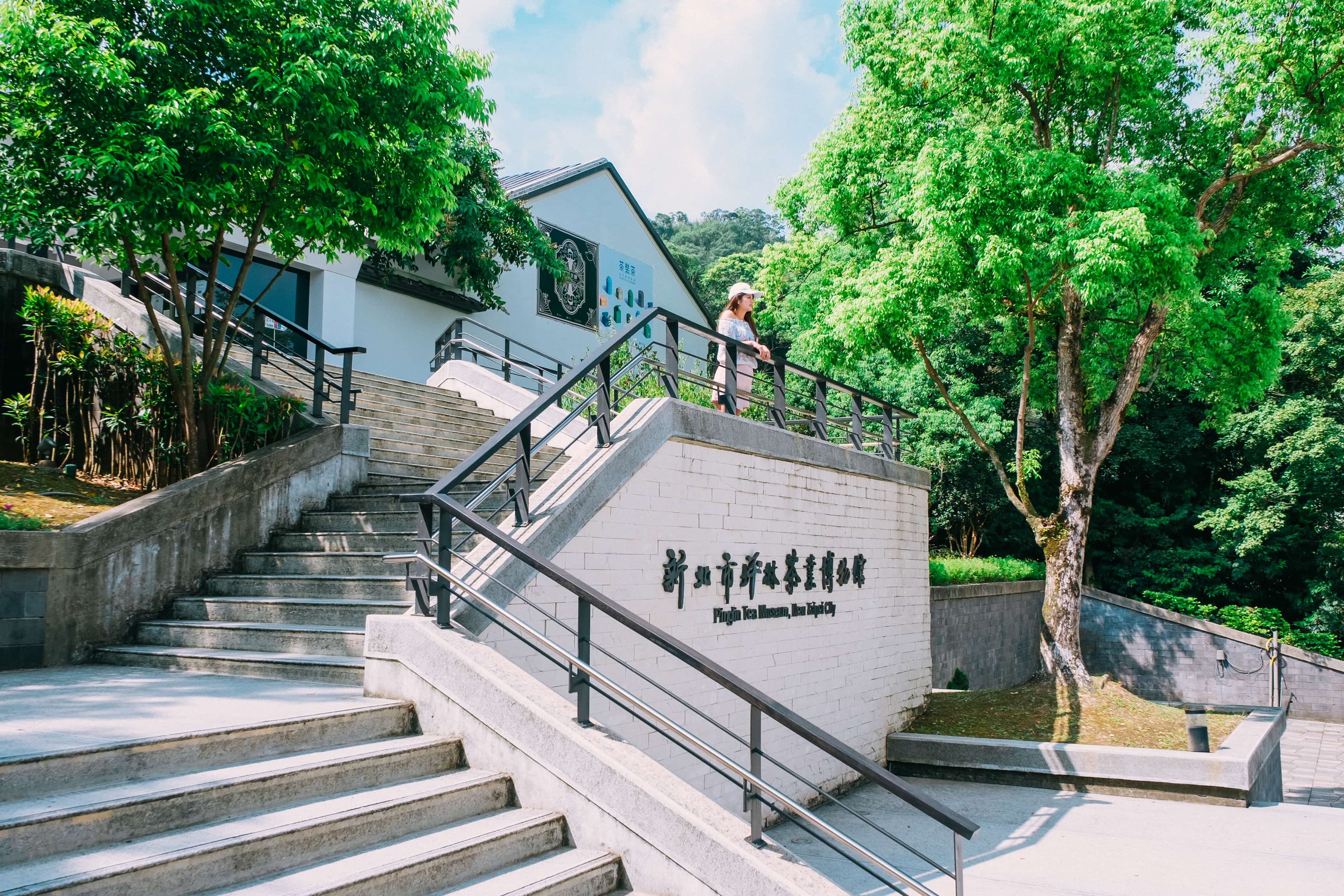 坪林具有茶鄉之稱，除了可以逛坪林老街外，透過新北市坪林茶業博物館展覽更能讓民眾認識茶文化。