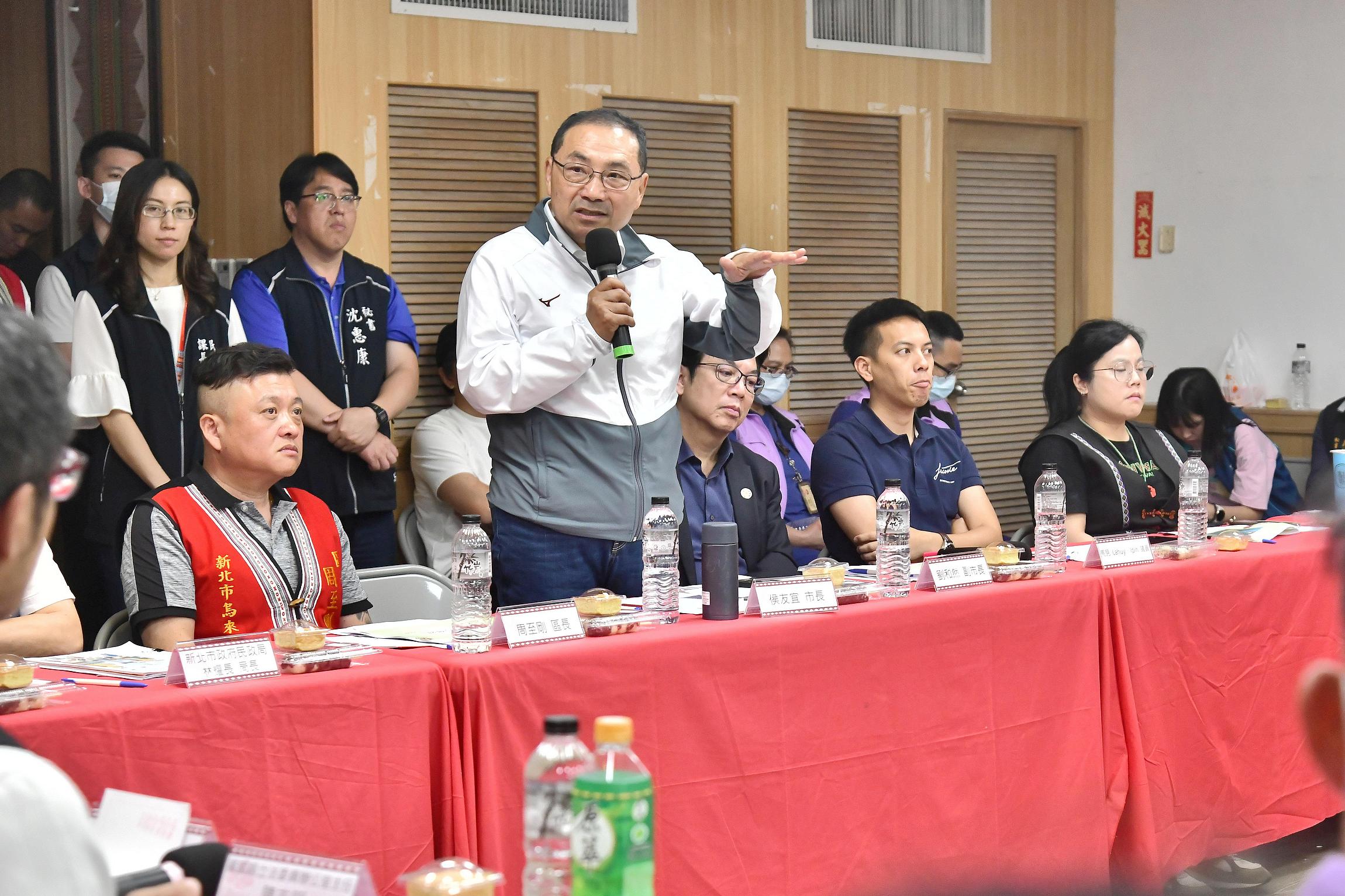 今（15）日市長侯友宜前往烏來區主持行動治理座談。