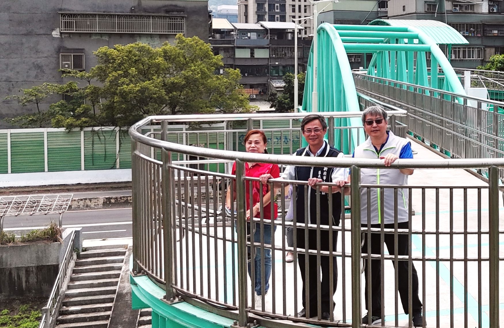 歡迎市民朋友多加利用陸橋設施從市區至河濱公園