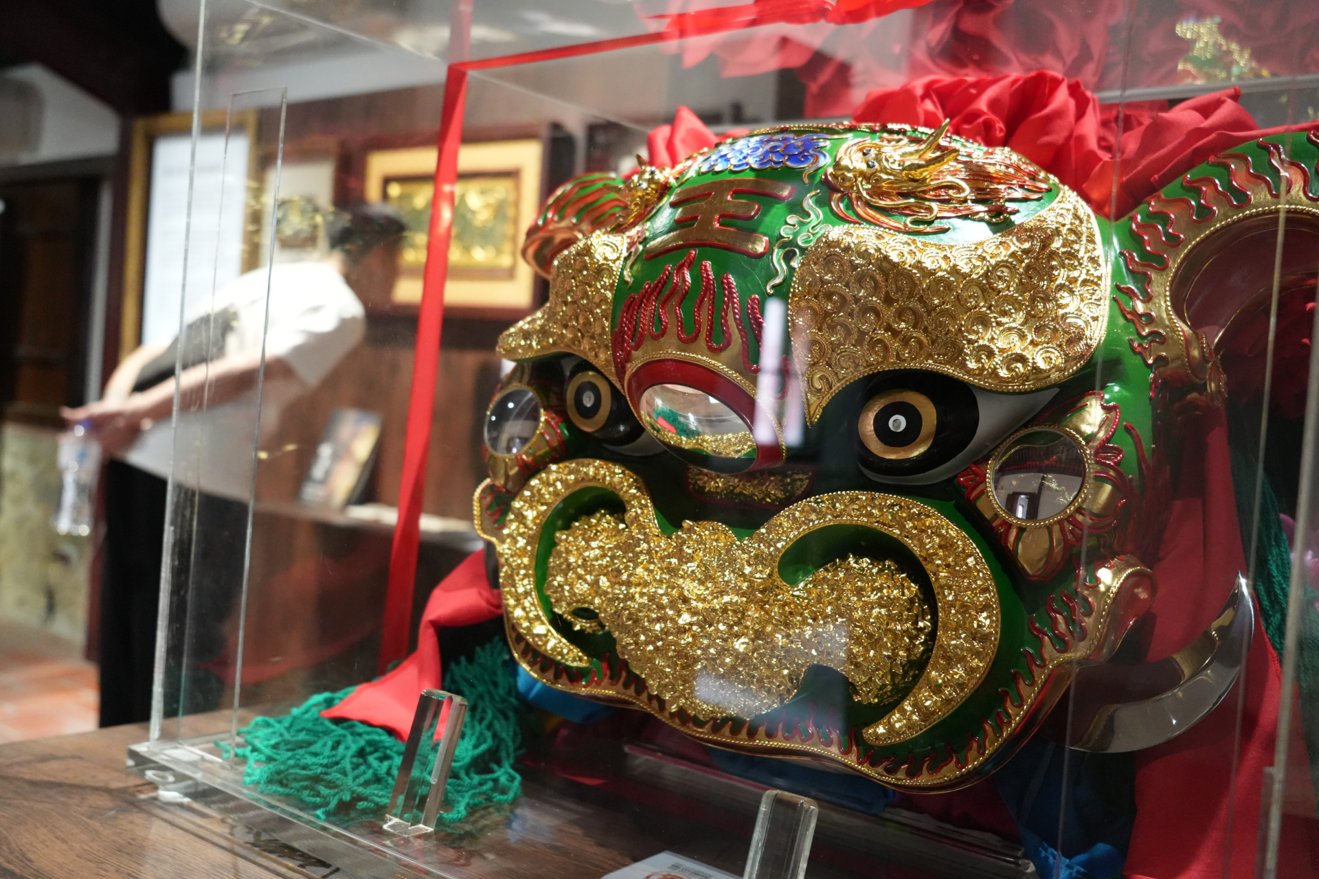 園區內三棟歷史建築，分別規劃三大主題展，「文記堂」為新北市傳統藝師工藝聯展，展出製鼓、製墨、銅鑼、木雕等19位傳統工藝保存者匠心獨具的工藝作品。