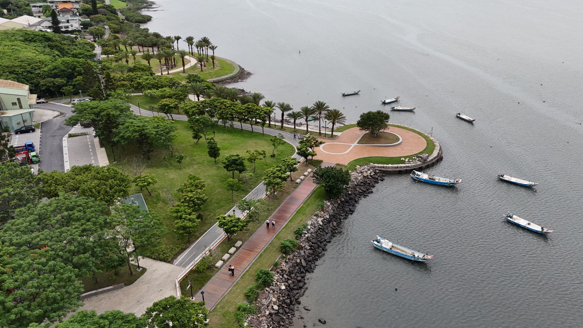 「米倉無限公園」可270度環景一覽淡水河廣闊河景及可遠眺淡江大橋