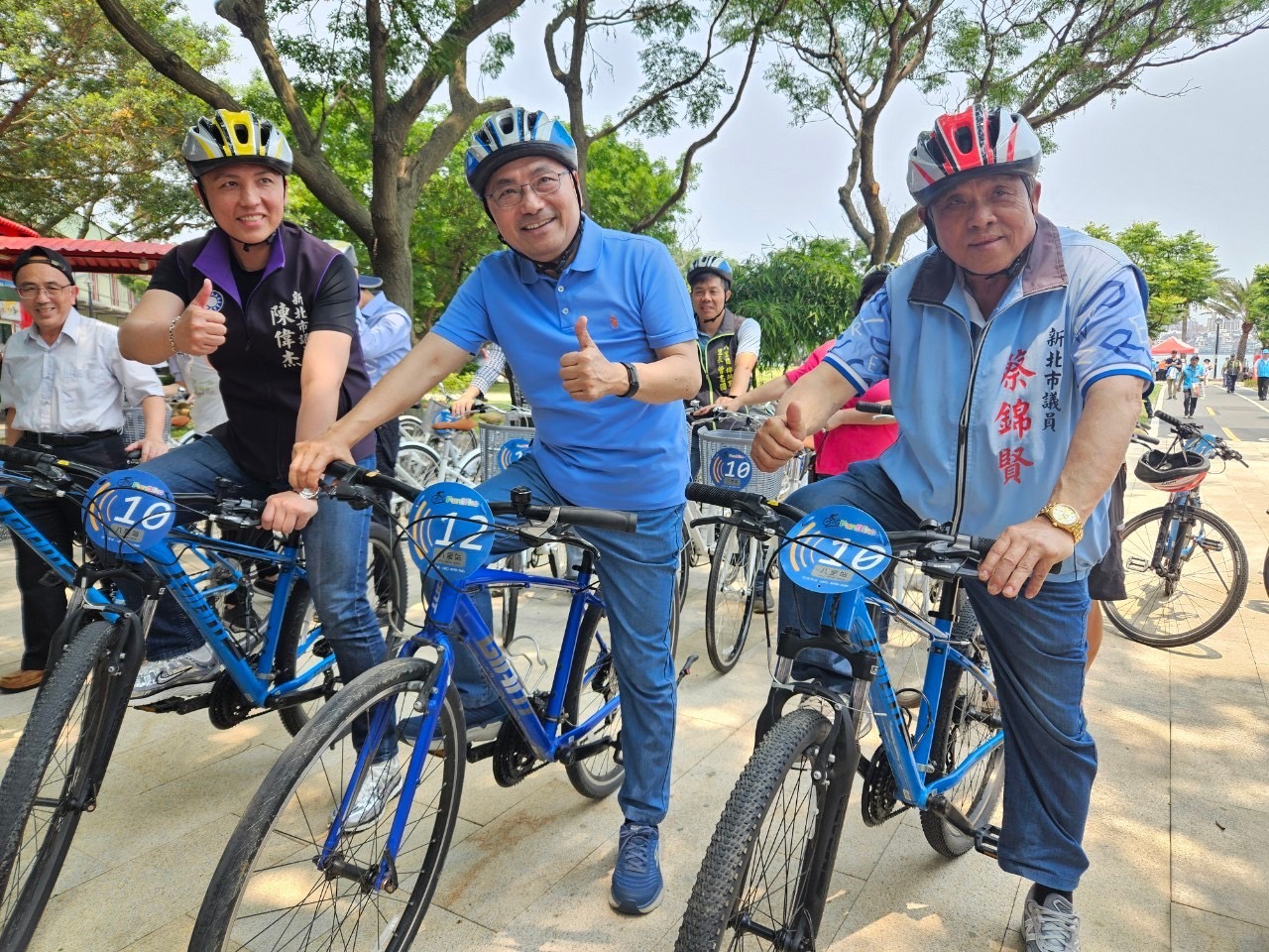 歡迎市民朋友一同來八里左岸騎乘自行車