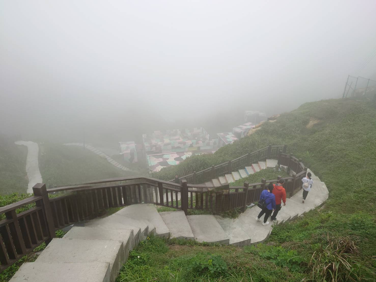 形似長城的鼻頭角步道