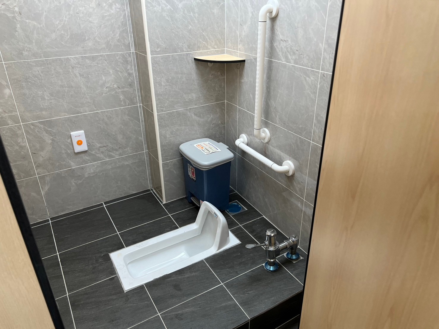 改善後廁間空間寬敞且清潔度提升