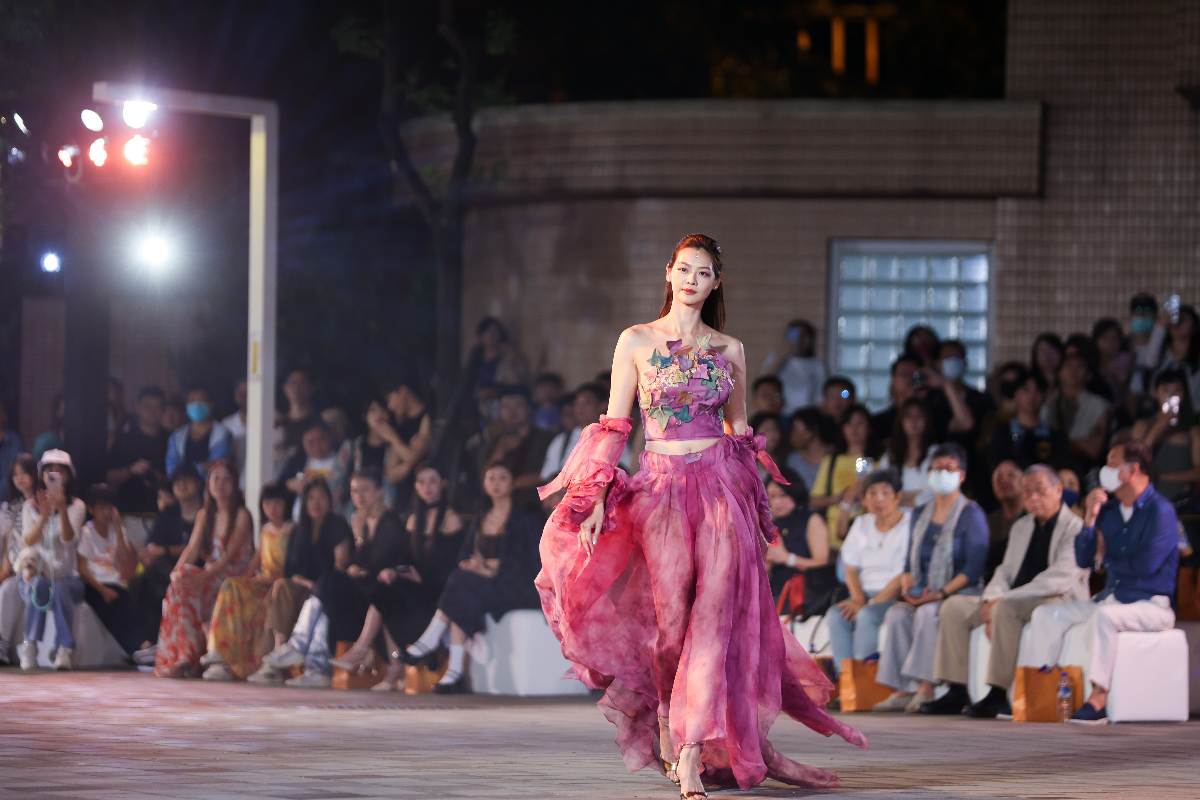 「FASHION FOR ALL 新北‧構時尚」現場由國際超模林嘉綺擔任壓軸。