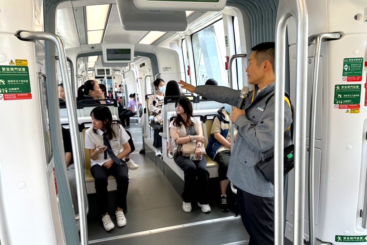 說明會當天安排「輕軌遊」，由專業人員親自駕駛專車及車上導覽。