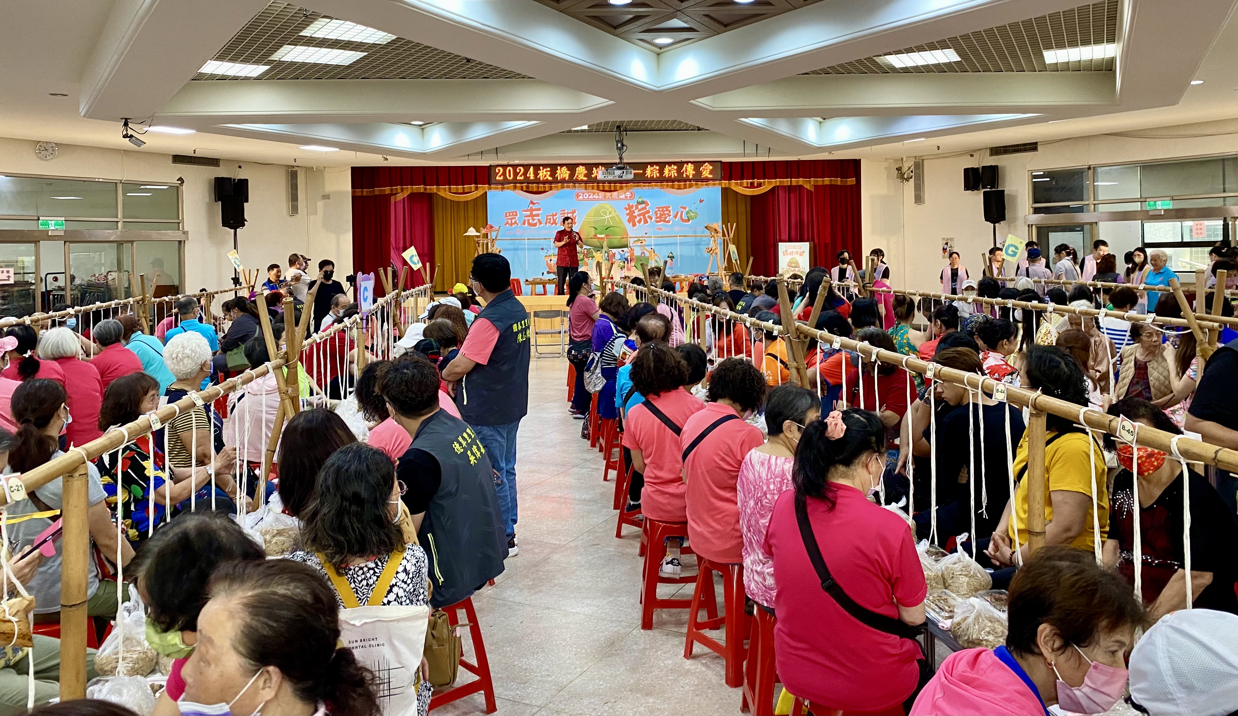 圖1.板橋區公所舉辦新住民與志工包粽傳愛活動