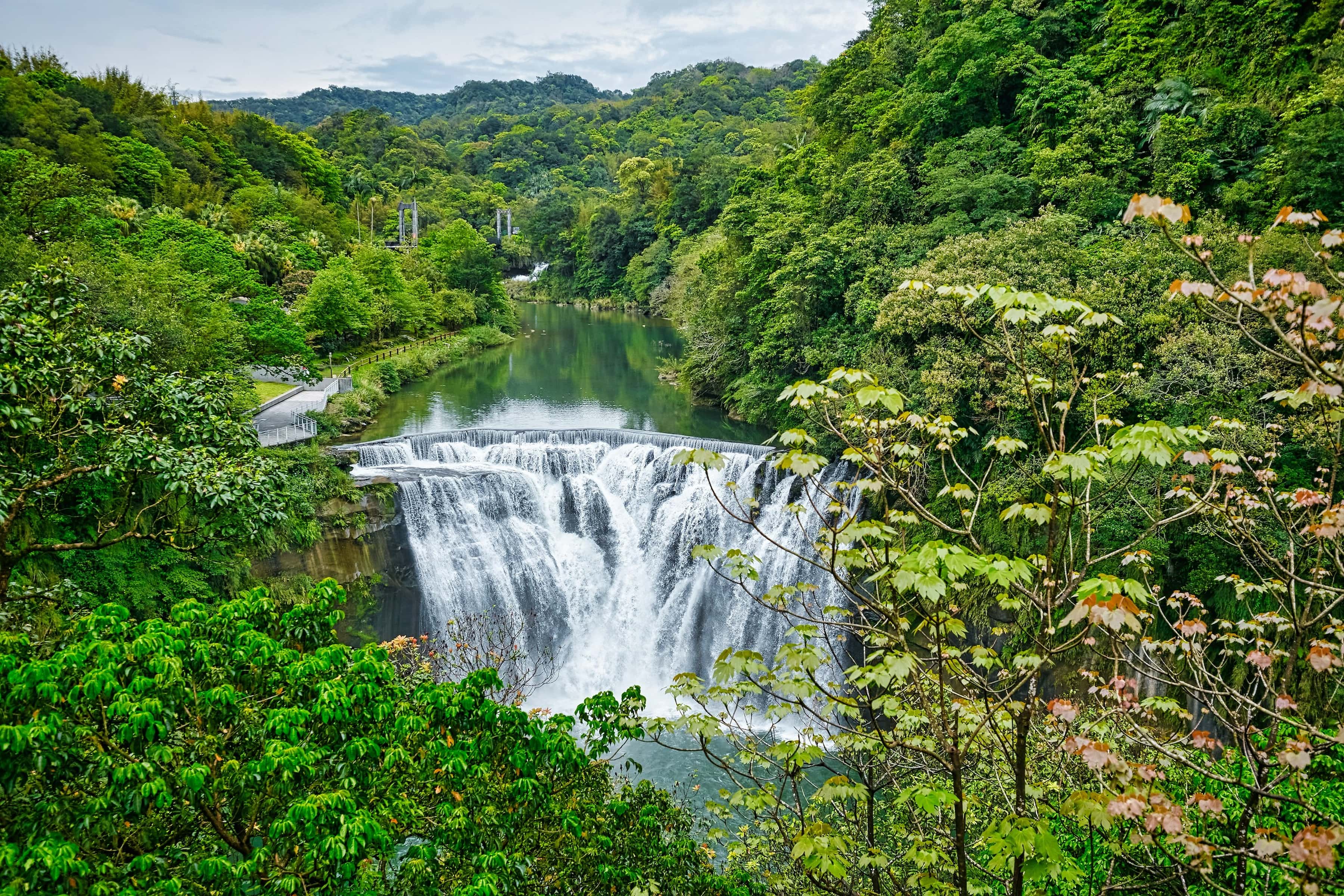  十分瀑布園區自6月1日起至9月30日延長開園時間1小時