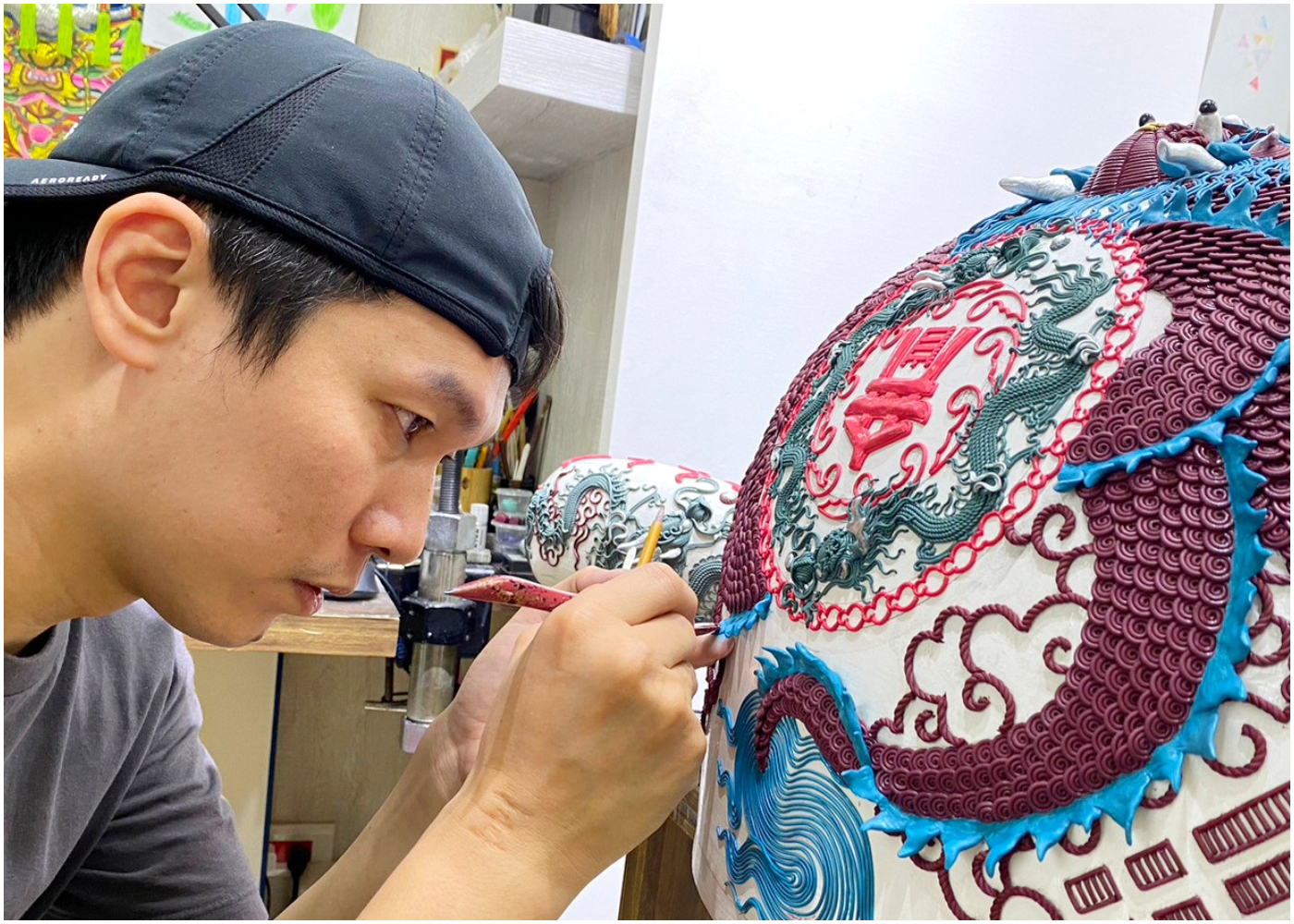 郭致良將在8月25日的「傳統漆線雕職人的香盤工藝」講座中，帶領學員從活動中去認識更多元化的職涯發展，也透過手作漆線雕的溫度讓學員釋放日常生活及工作的壓力。