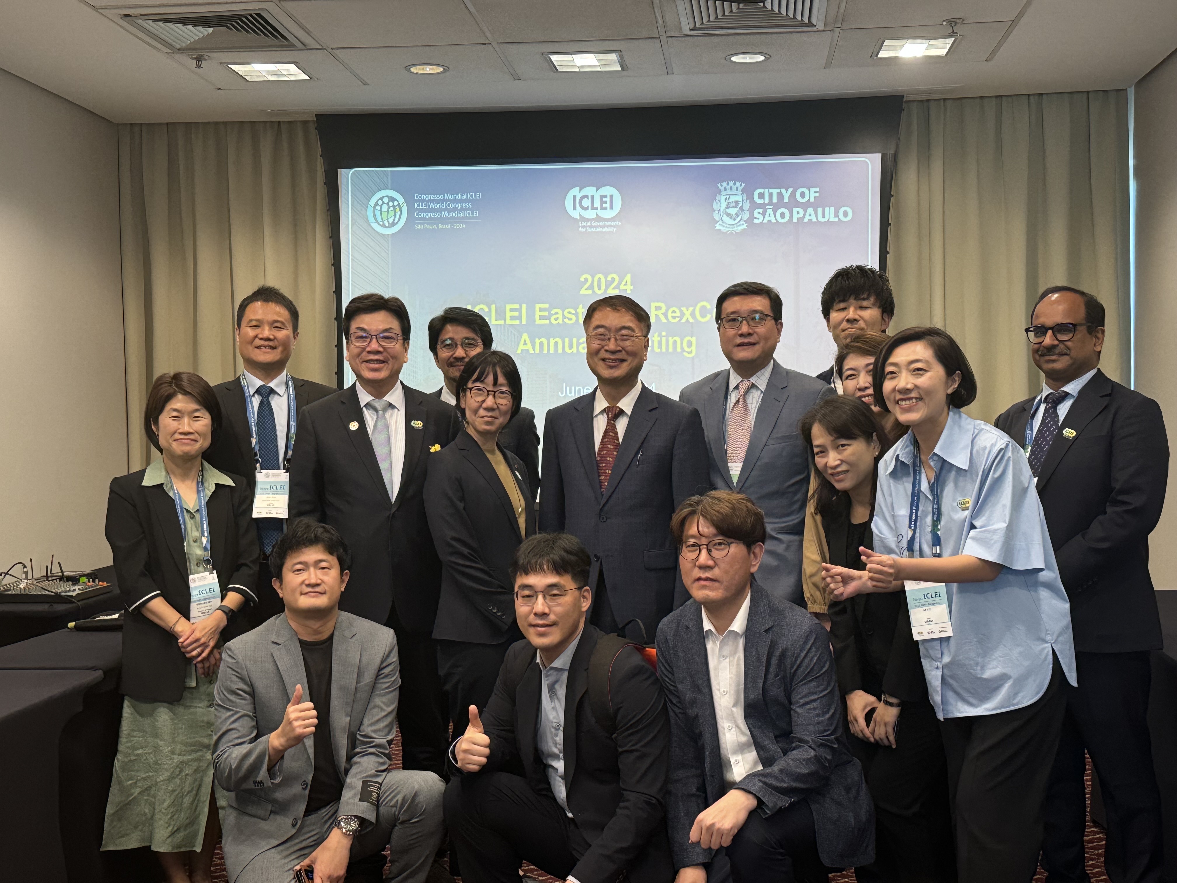 2.新北市副市長劉和然（二排左二）代表台灣出席ICLEI世界大會，與2024東亞執委會合影留念