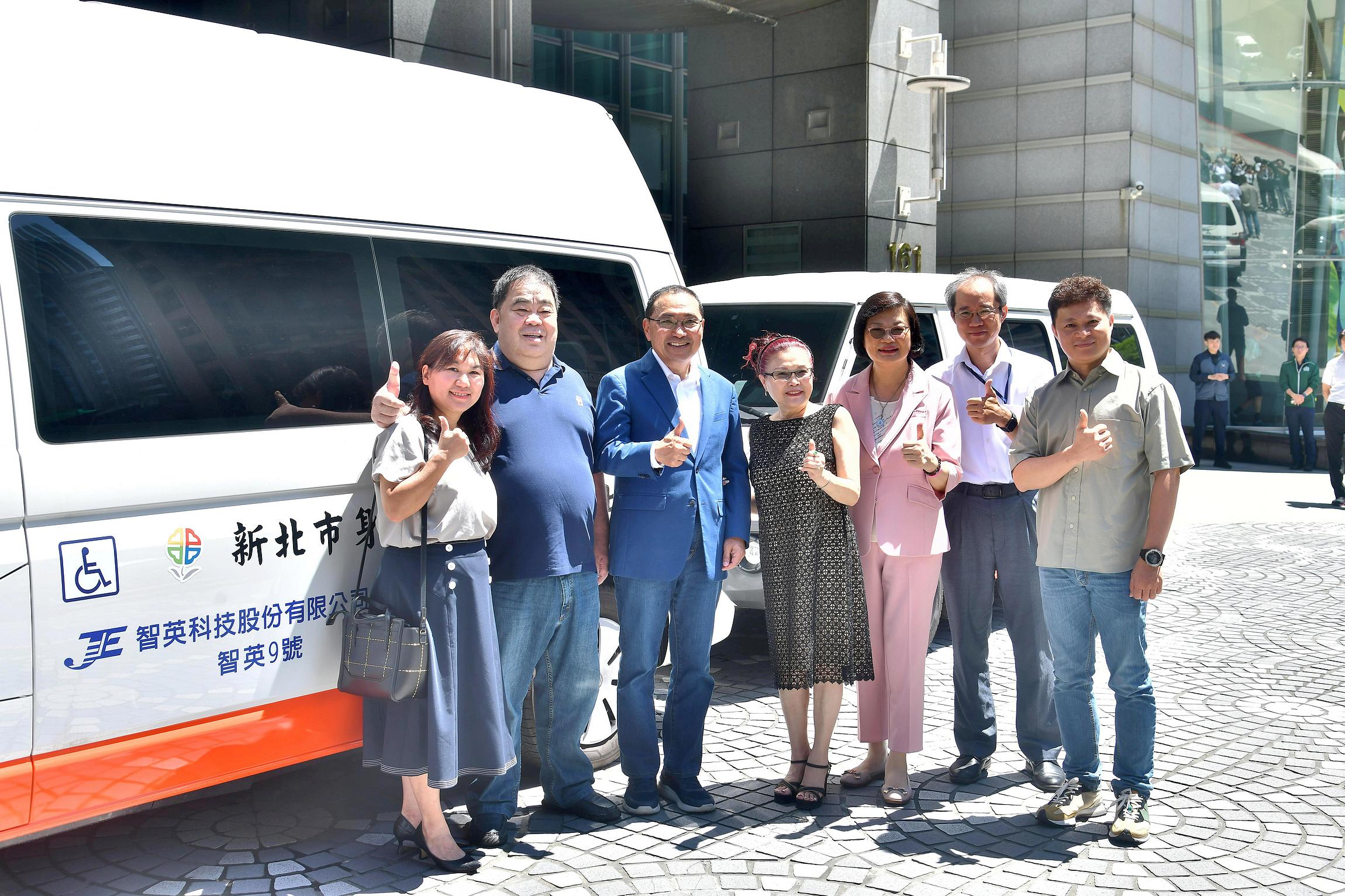 智英科技林宴臨董事長一家長年熱心公益，侯友宜表達感謝，並表示一定會妥善運用