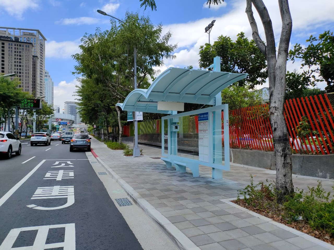板橋區中山國中(縣民大道)站海鷗候車亭(改造後)