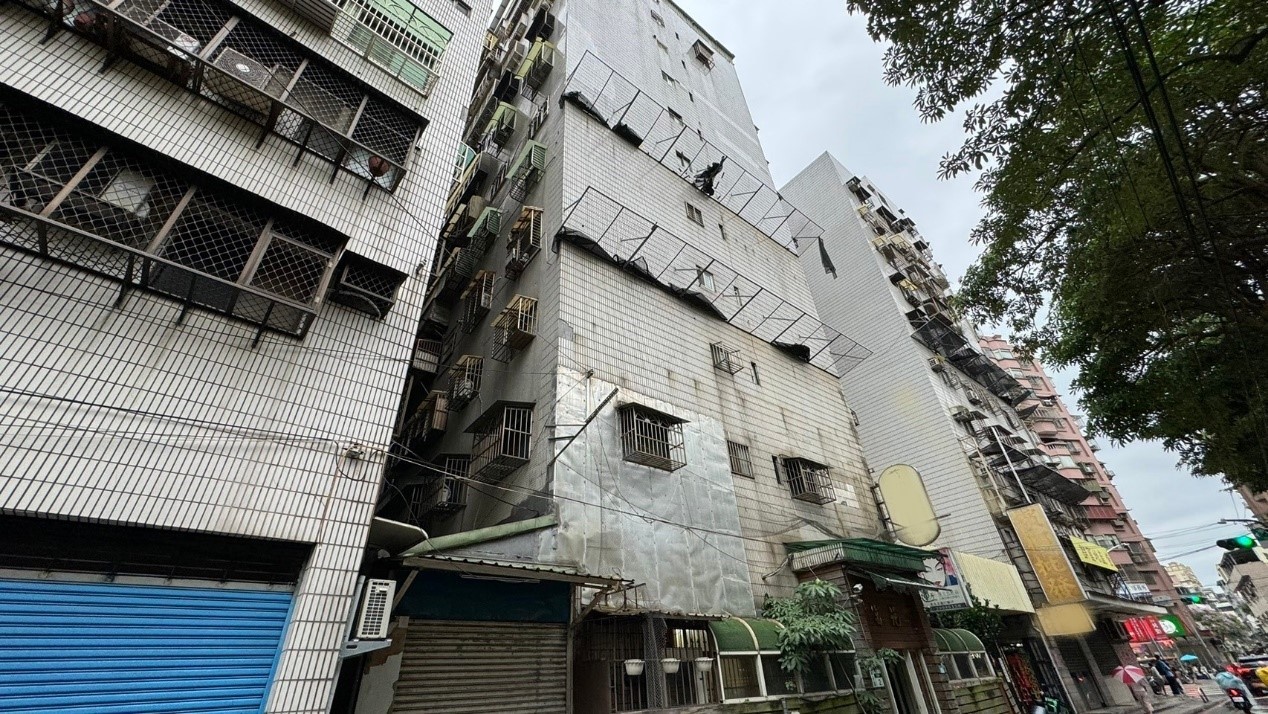 圖3 新莊區名人天廈社區外牆剝落