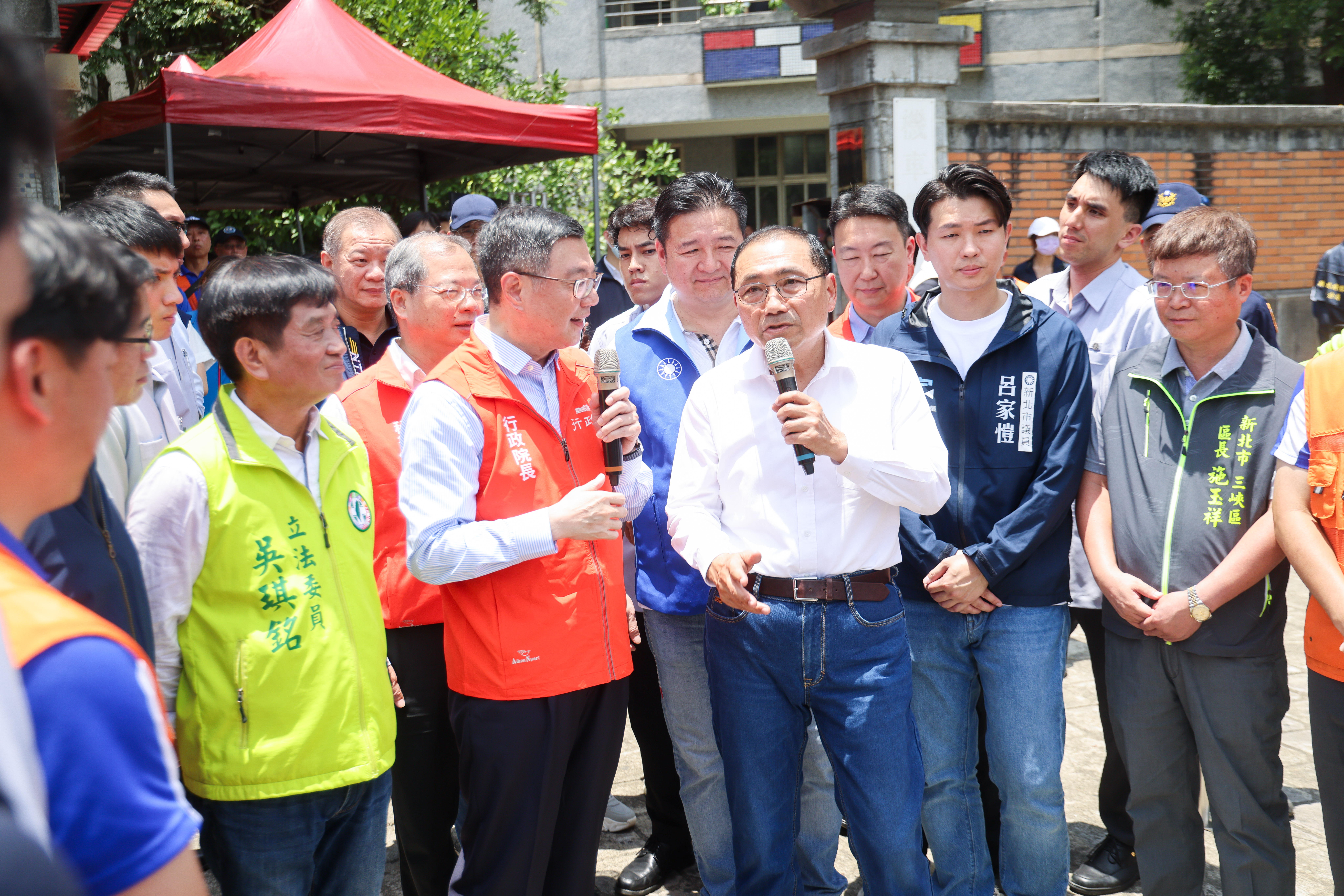 侯友宜表示，新北市府致力推動人本交通環境，也感謝中央協助台3線三峽區介壽路改善工程，盼中央持續與地方攜手守護行人安全。