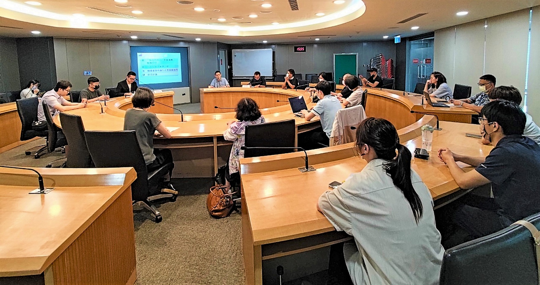 「新北市中小企業輔導團」於113年7月1日辦理推廣說明會，邀集專家顧問提供免費諮詢服務及診斷建議，提升業者申請中央補助資源的通過率。