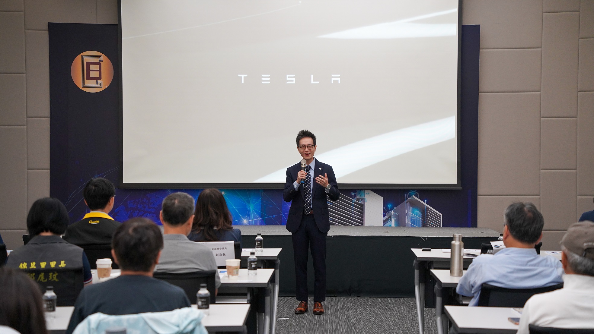 Tesla(特斯拉)樊品甫資深經理表示，Tesla於寶高園區設立先進的電池技術暨維修中心，引進國際同步的檢測設備，打造一個能夠全面處理電池相關問題的核心基地。