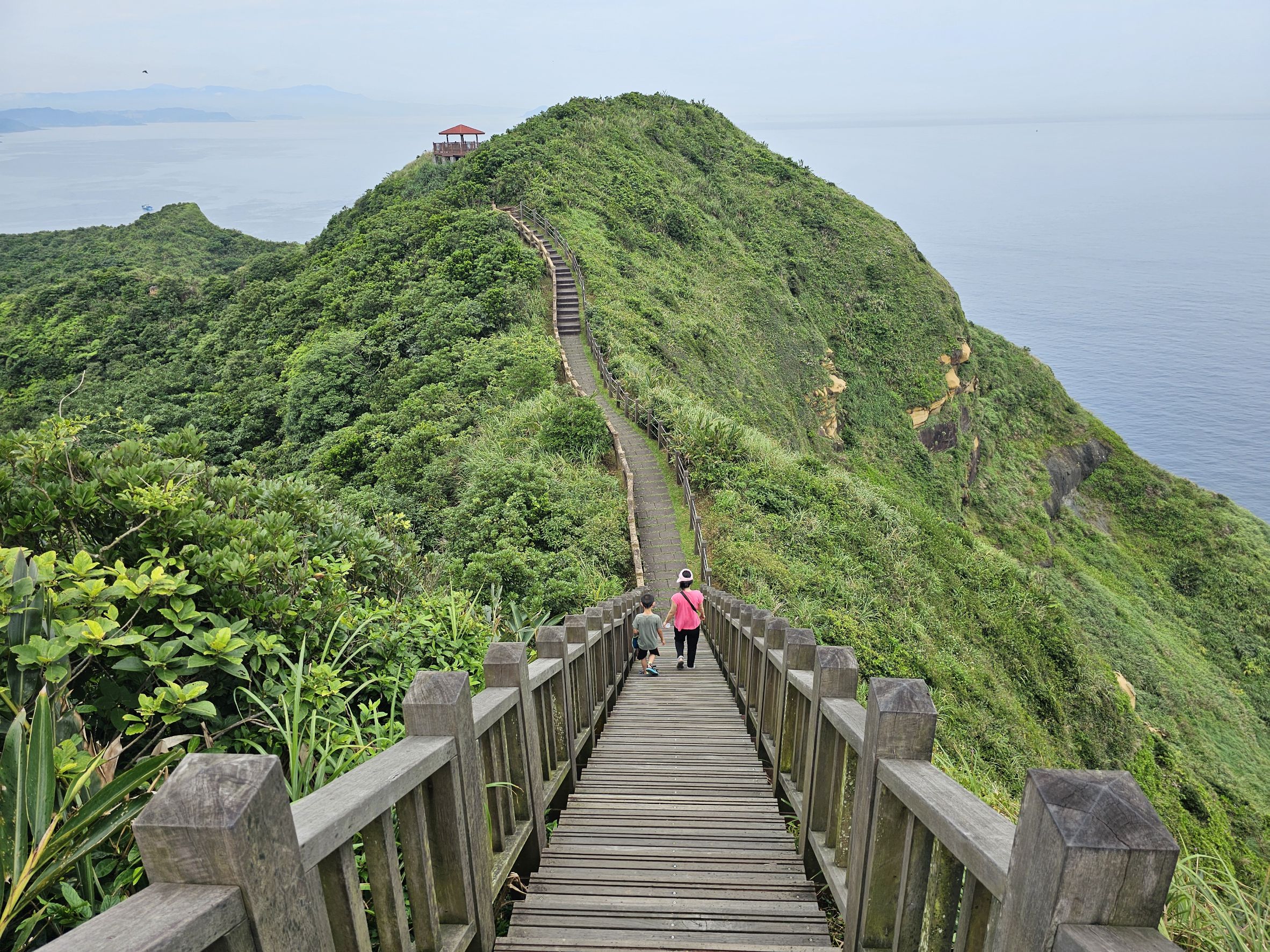 臺版萬里長城-鼻頭步道山稜線