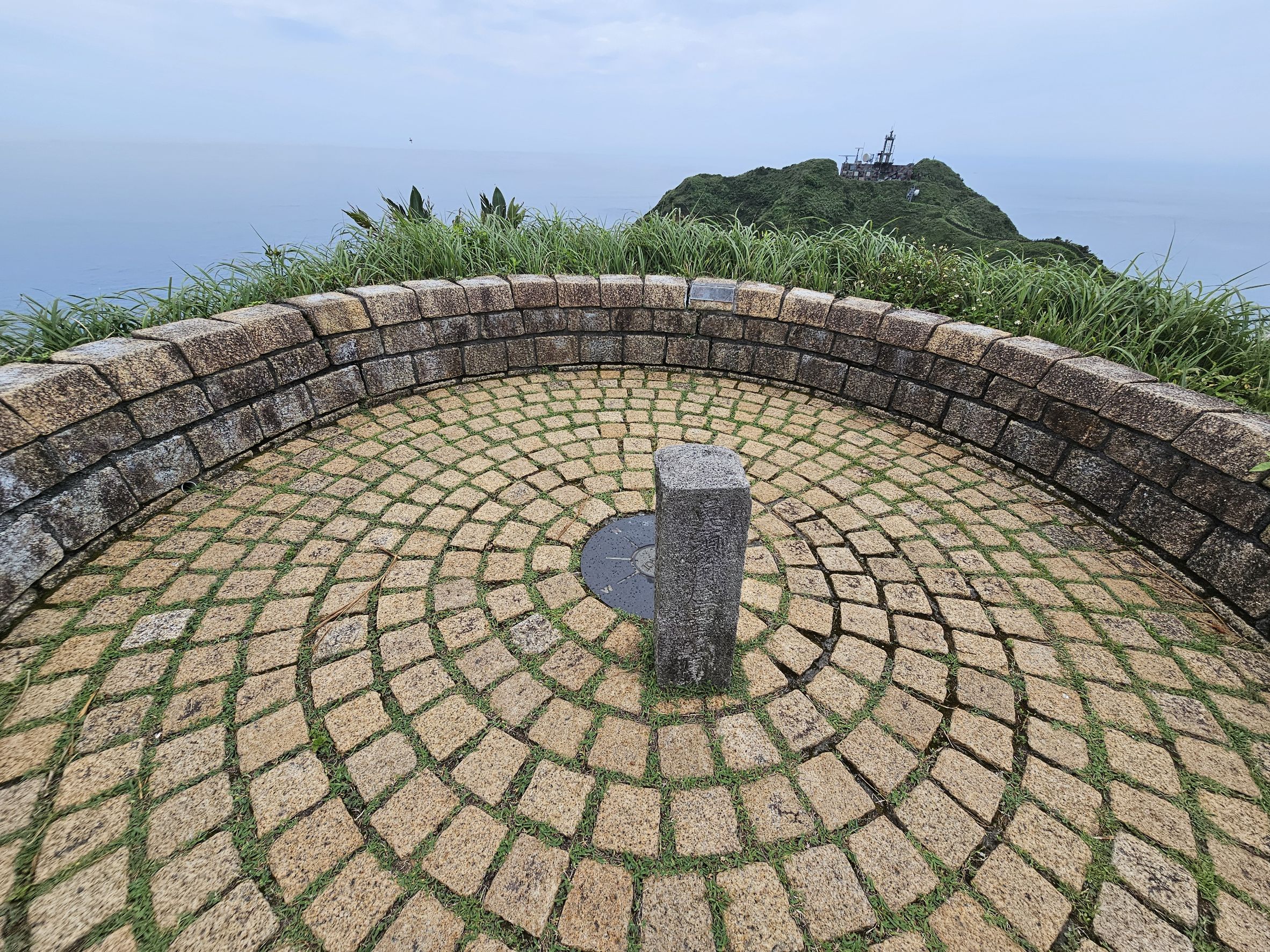 鼻頭步道360度環抱山海美景的觀景平台
