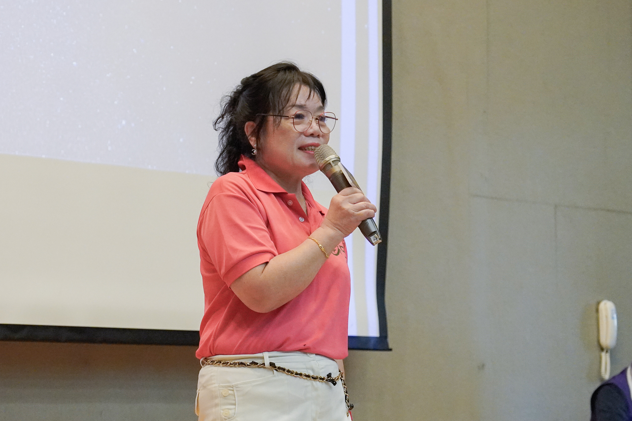 漳和國中志工隊榮譽隊長林皇淵，長達20多年的時間在教育界當志工服務，陪伴孩子成長。