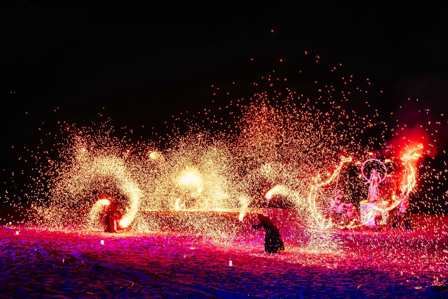 Coming True Fire Group 即將成真火舞團」今年將帶來新舞碼震撼演出，敬請期待。(資料照片)