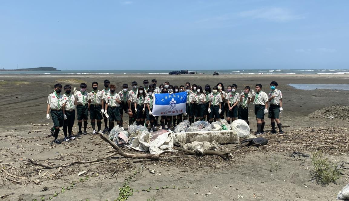 新北市海岸認養單位鷺江國中童軍團平時舉辦的淨灘活動