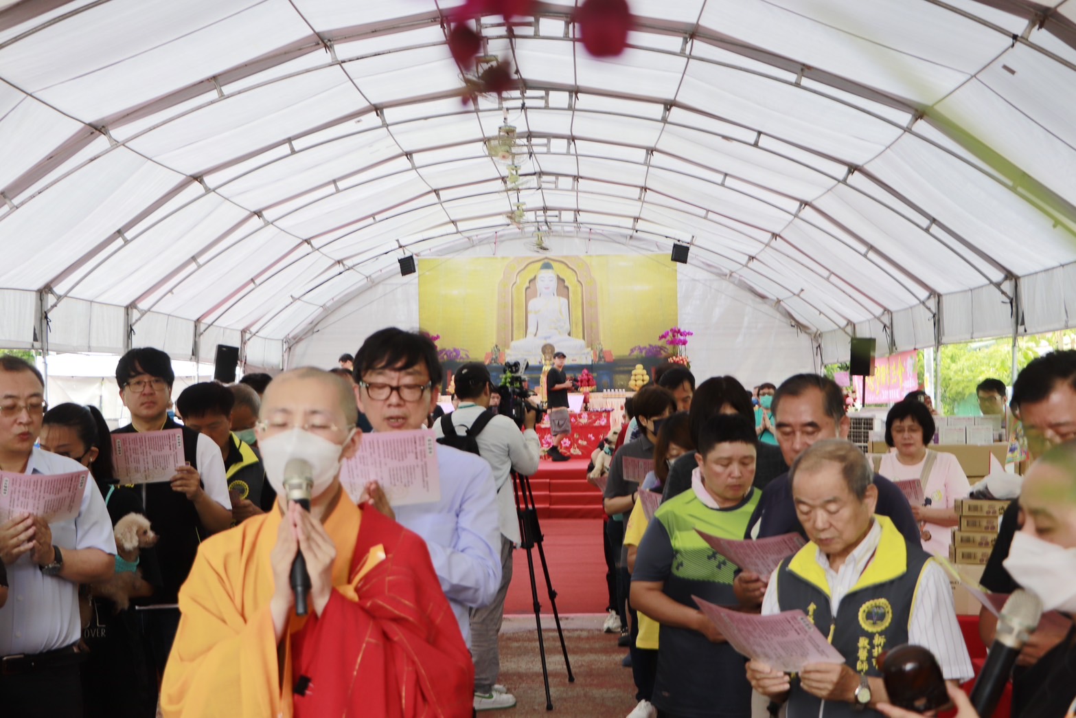 新北市政府動保處與佛光山金光明寺協力合作，今天在毛寶貝生命教育園區舉辦「中元動物聯合法會 為眾生消災祈福」活動
