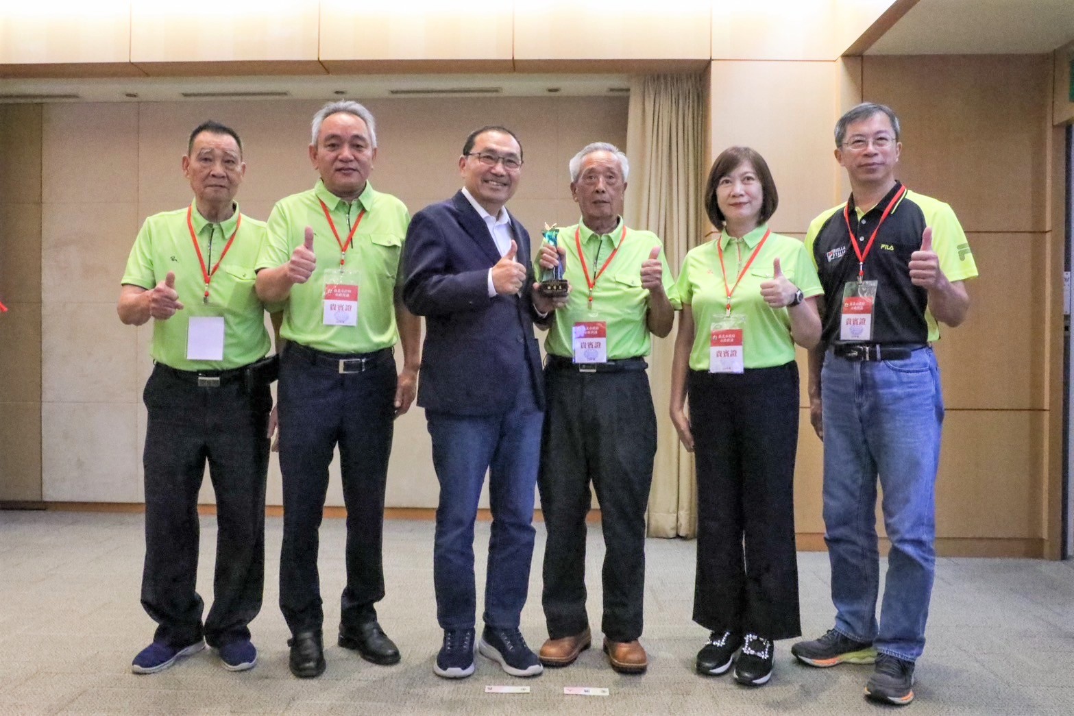 泰山農會唐德輔(右3)獲首屆全國優質安全綠竹筍評鑑「溯源組」甜筍王