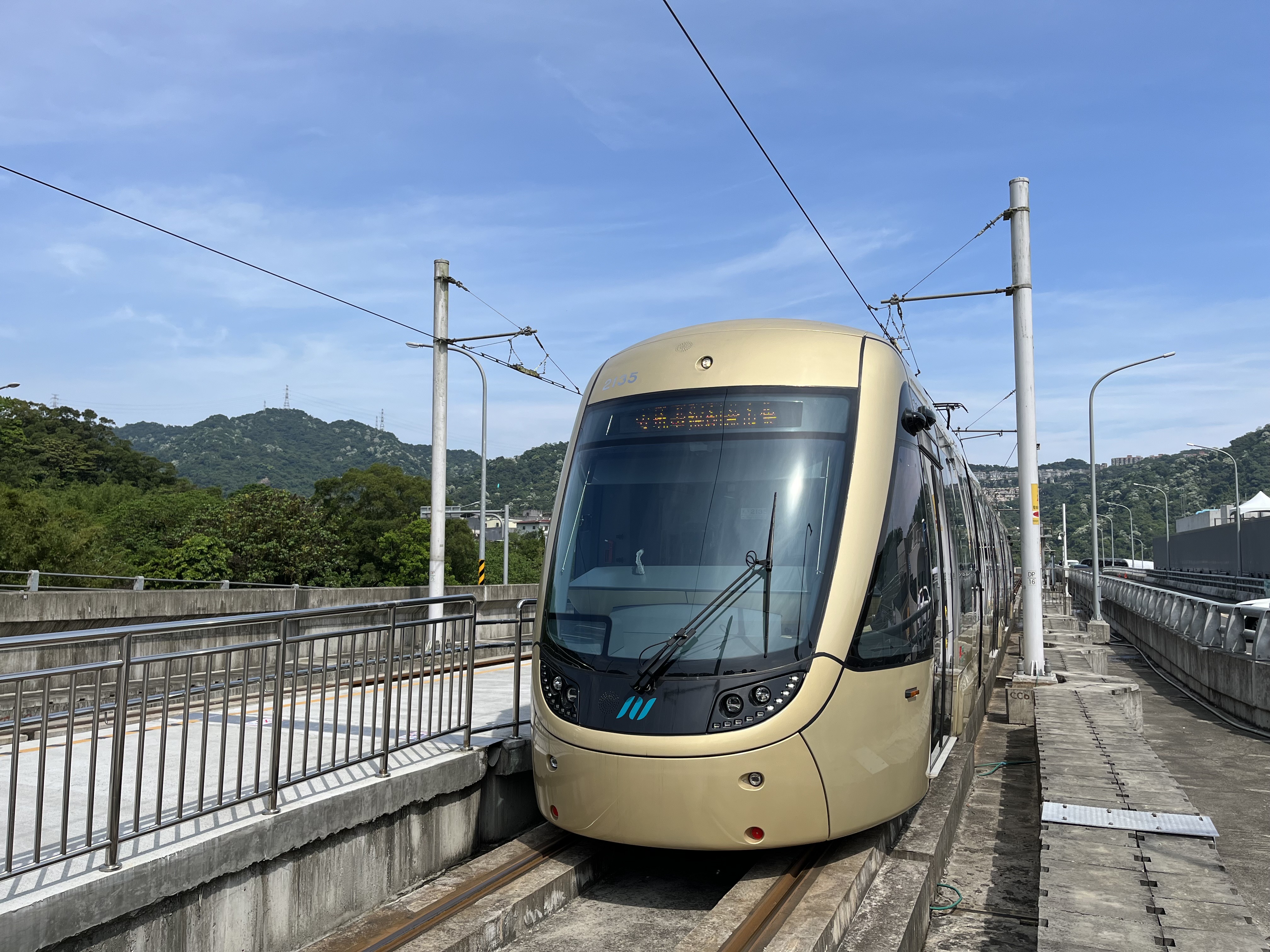 安坑輕軌於機廠登車平台