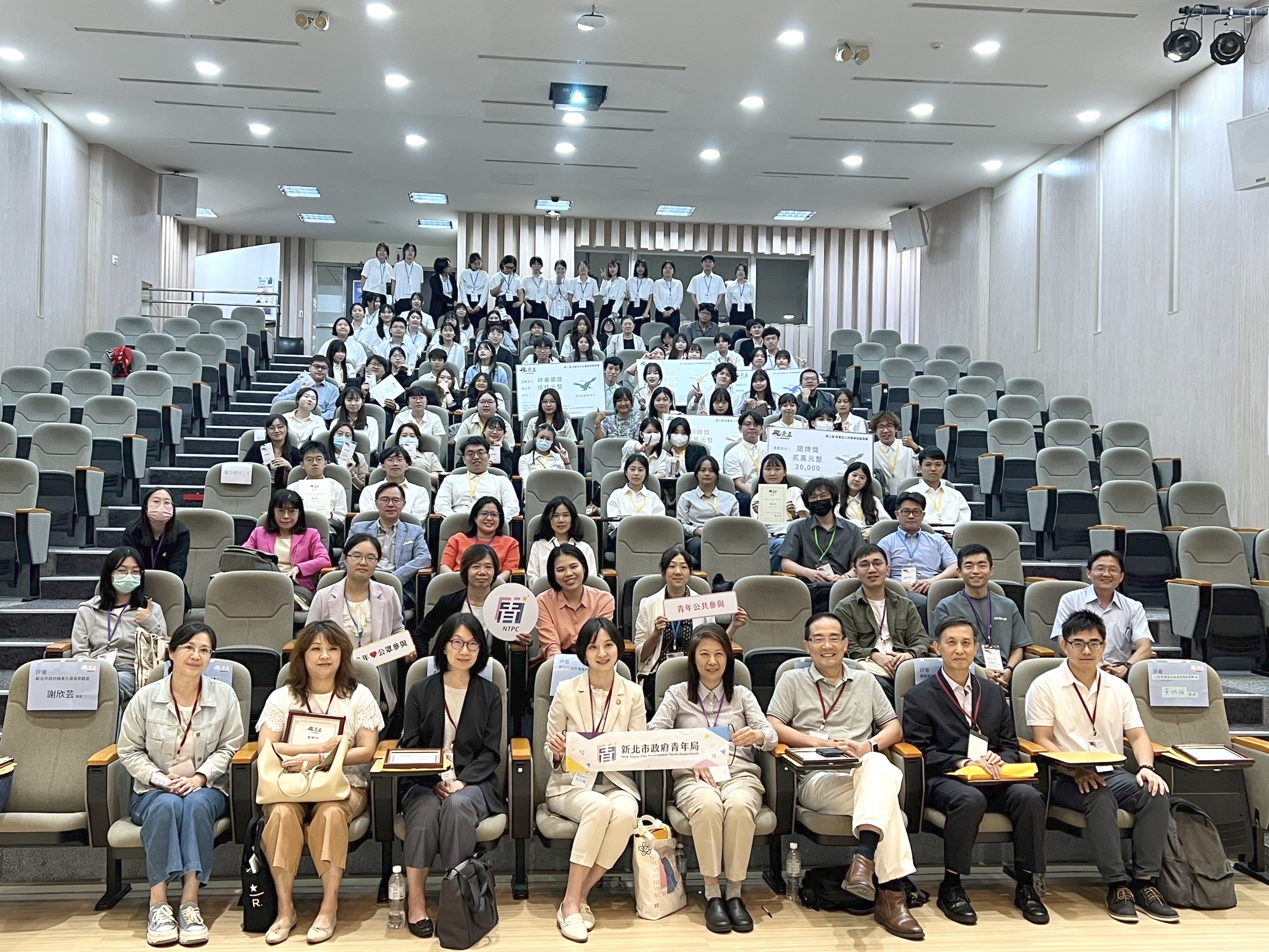 2024飛鳶盃競賽共計29所學校、59組隊伍共245位學員參與，昨日最終10隊進入決賽。