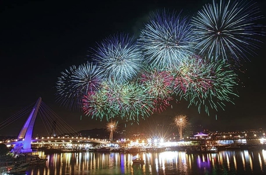 8月11日淡水漁人碼頭仲夏繽紛樂活動開幕煙火秀實況 (2)