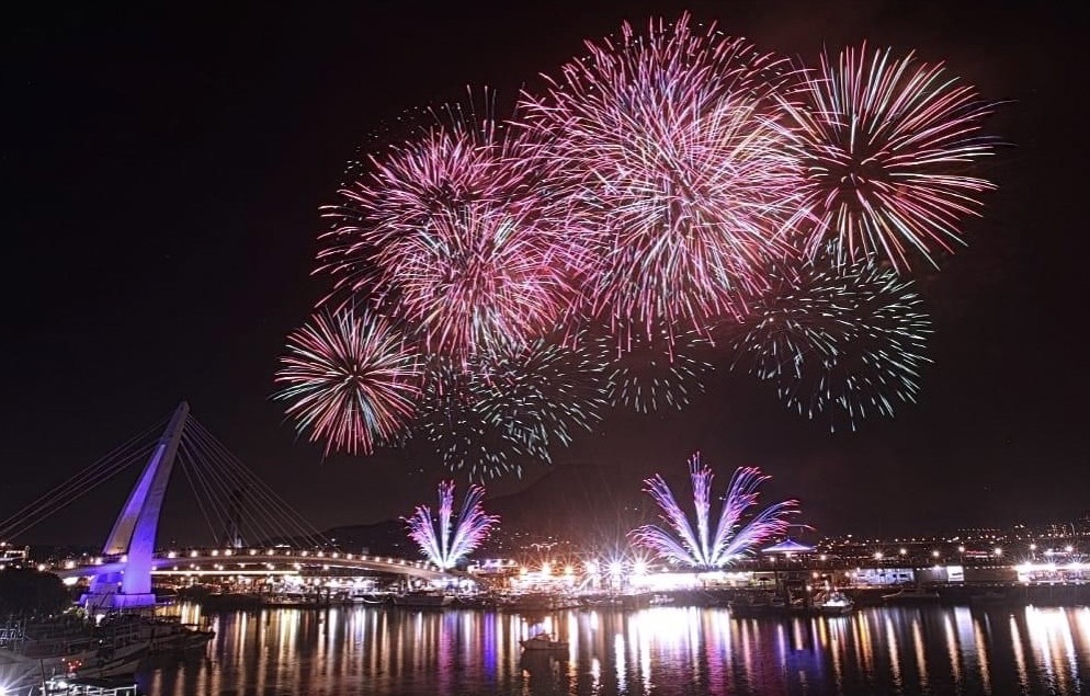 8月11日淡水漁人碼頭仲夏繽紛樂活動開幕煙火秀實況
