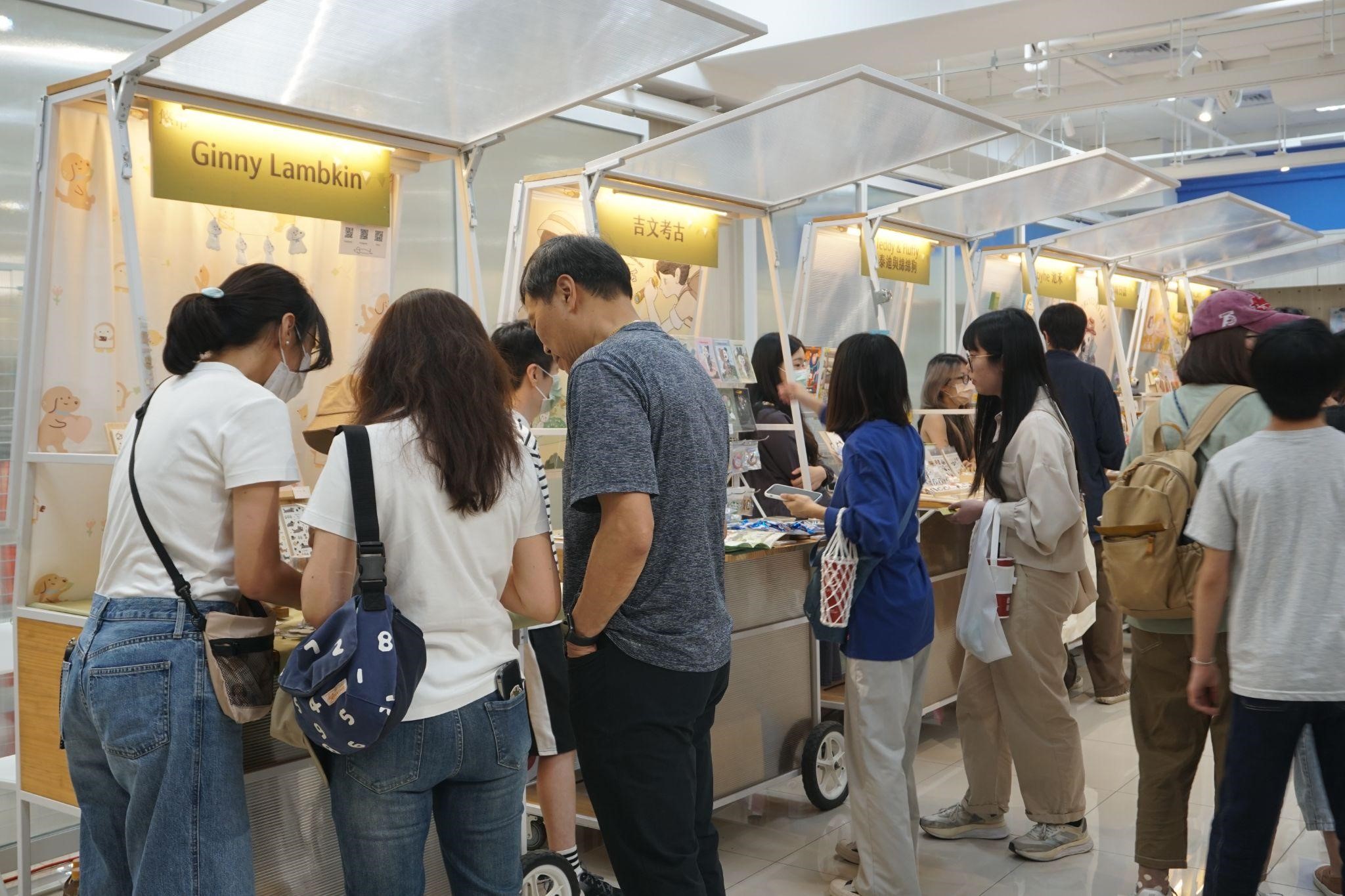 「新北青年海外參展計畫」於新北市青職基地舉行，特別以「辦市集」形式呈現，讓創作團隊自由佈展