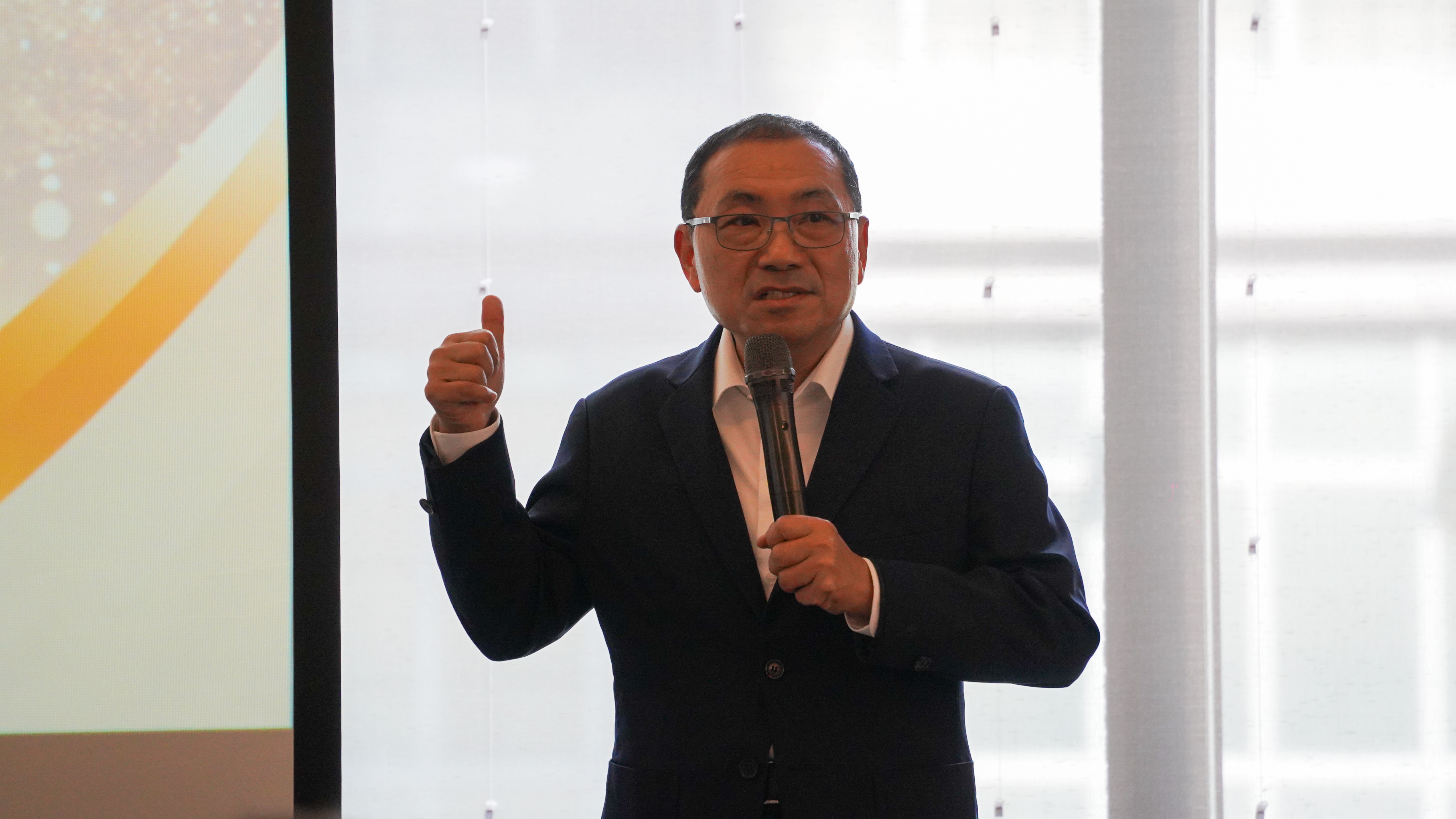 新北市長侯友宜表示，新北公司行號及工廠超過30萬家，為全臺灣之冠，產業區分布密集，擁有多元且完整的產業聚落，歡迎大家多投資新北