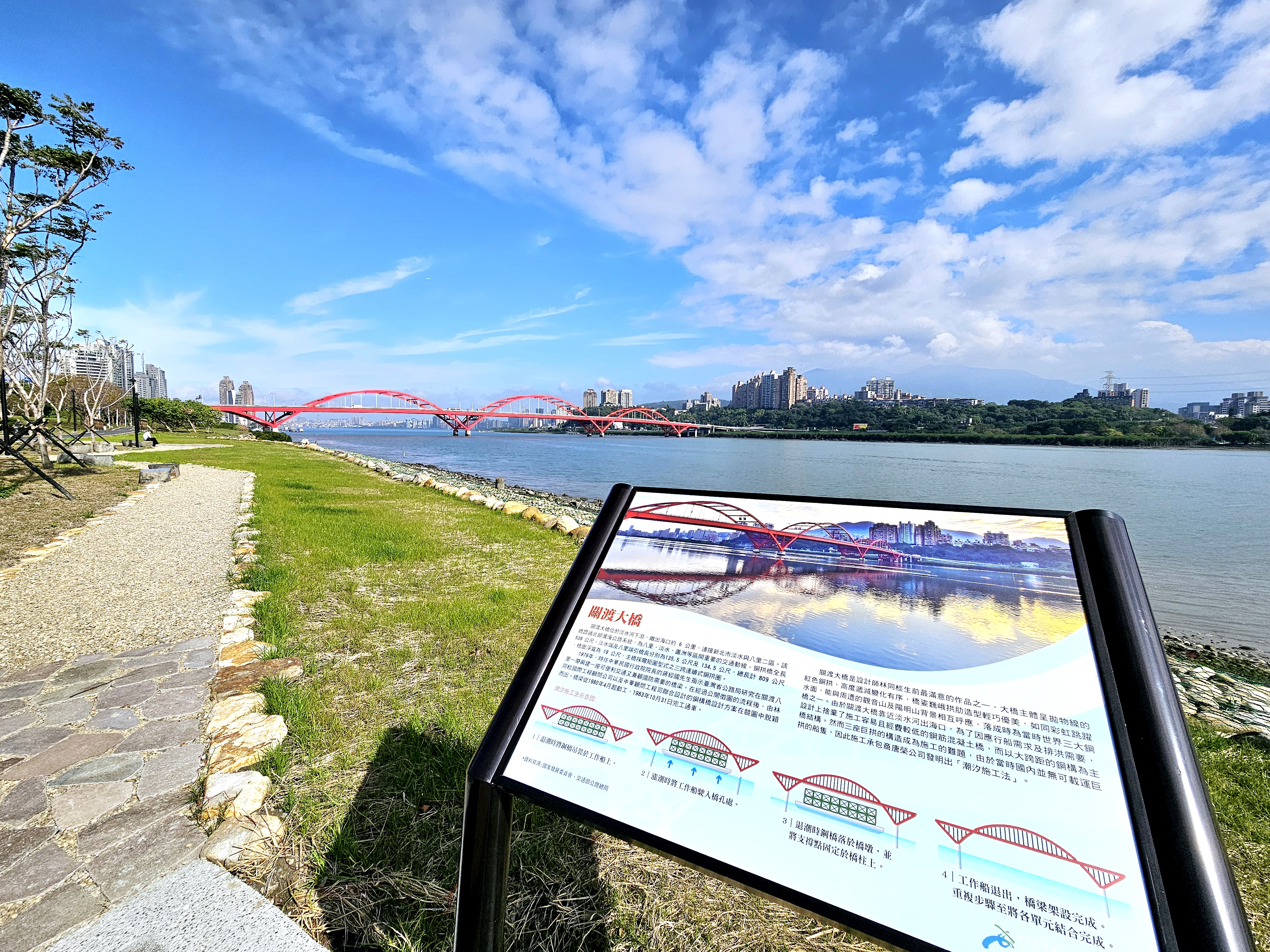  海世界觀景台可一覽淡水河及關渡橋美景