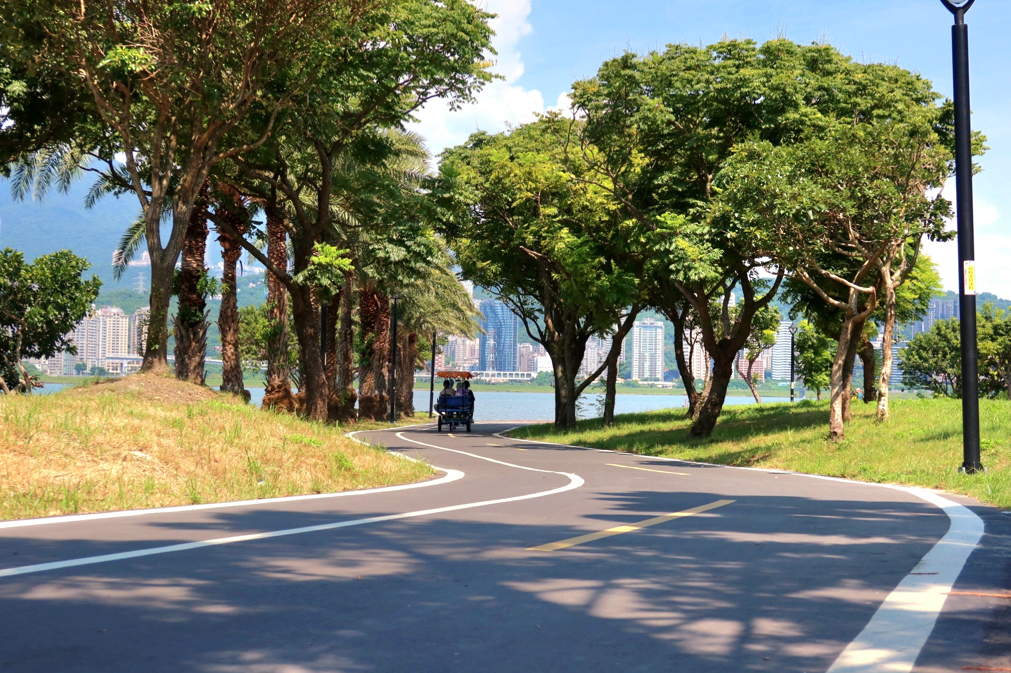  淡水河左岸A+級自行車道